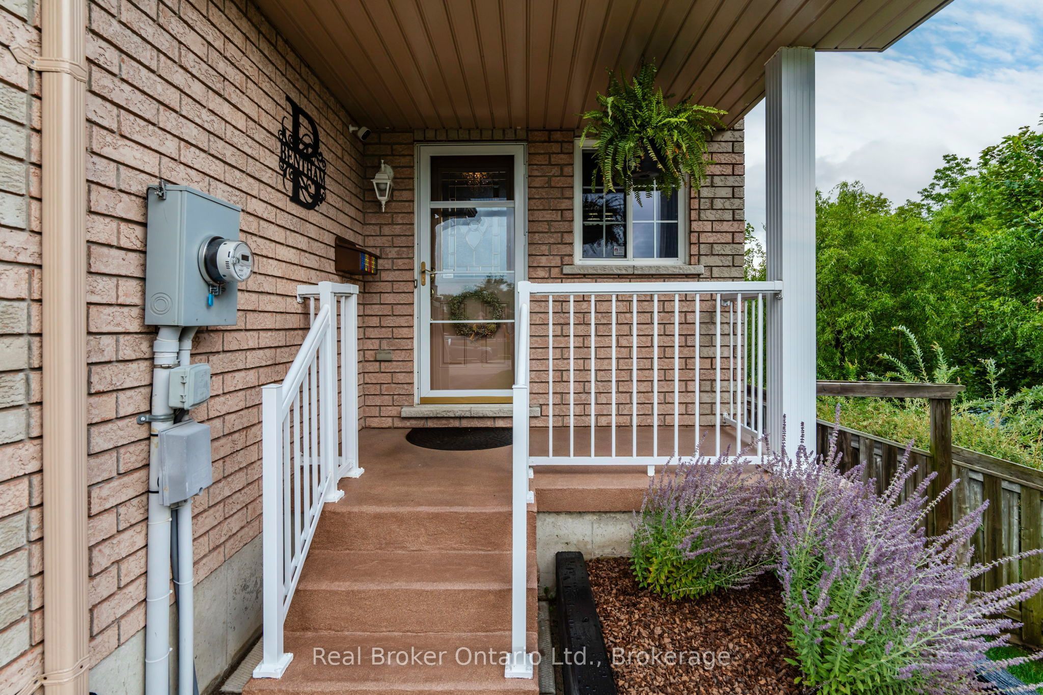 140 Southwinds Crescent Property Photo 4