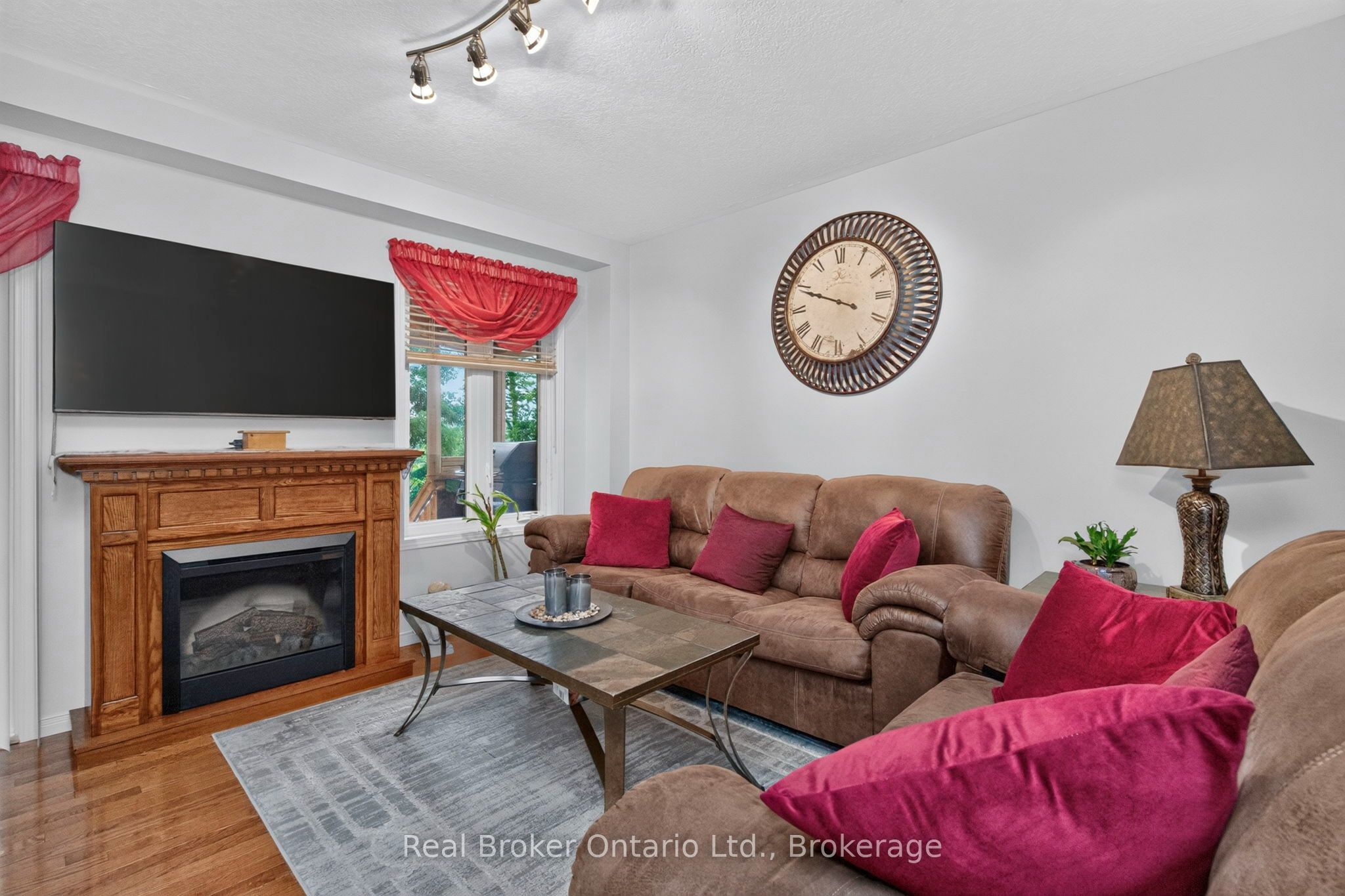 140 Southwinds Crescent Property Photo 6