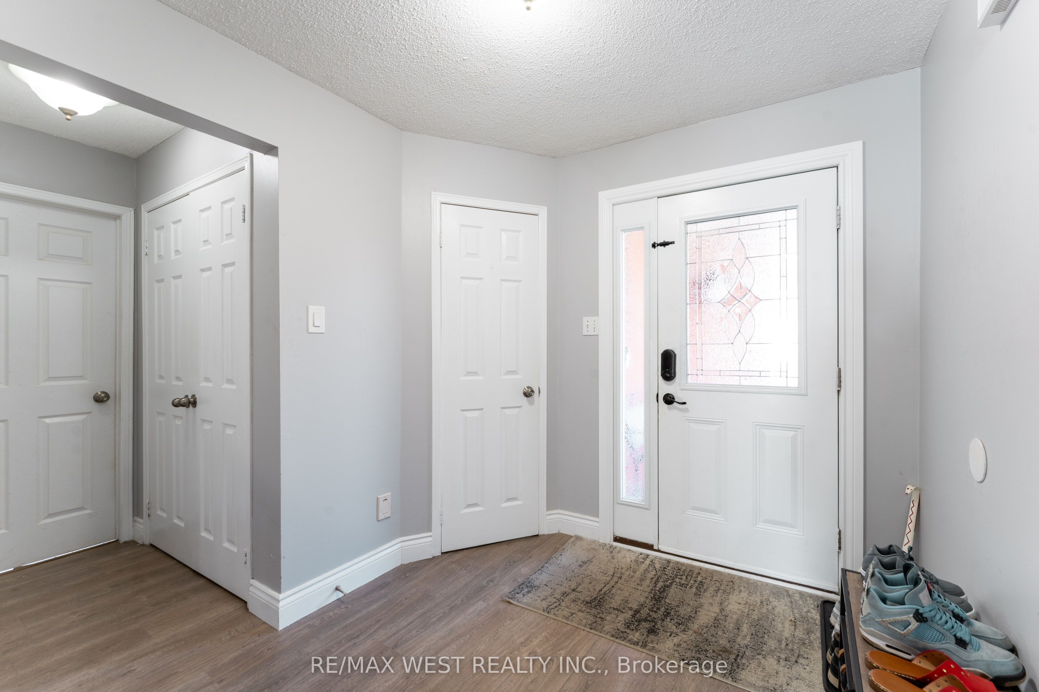 19 Moore Place Property Photo 3