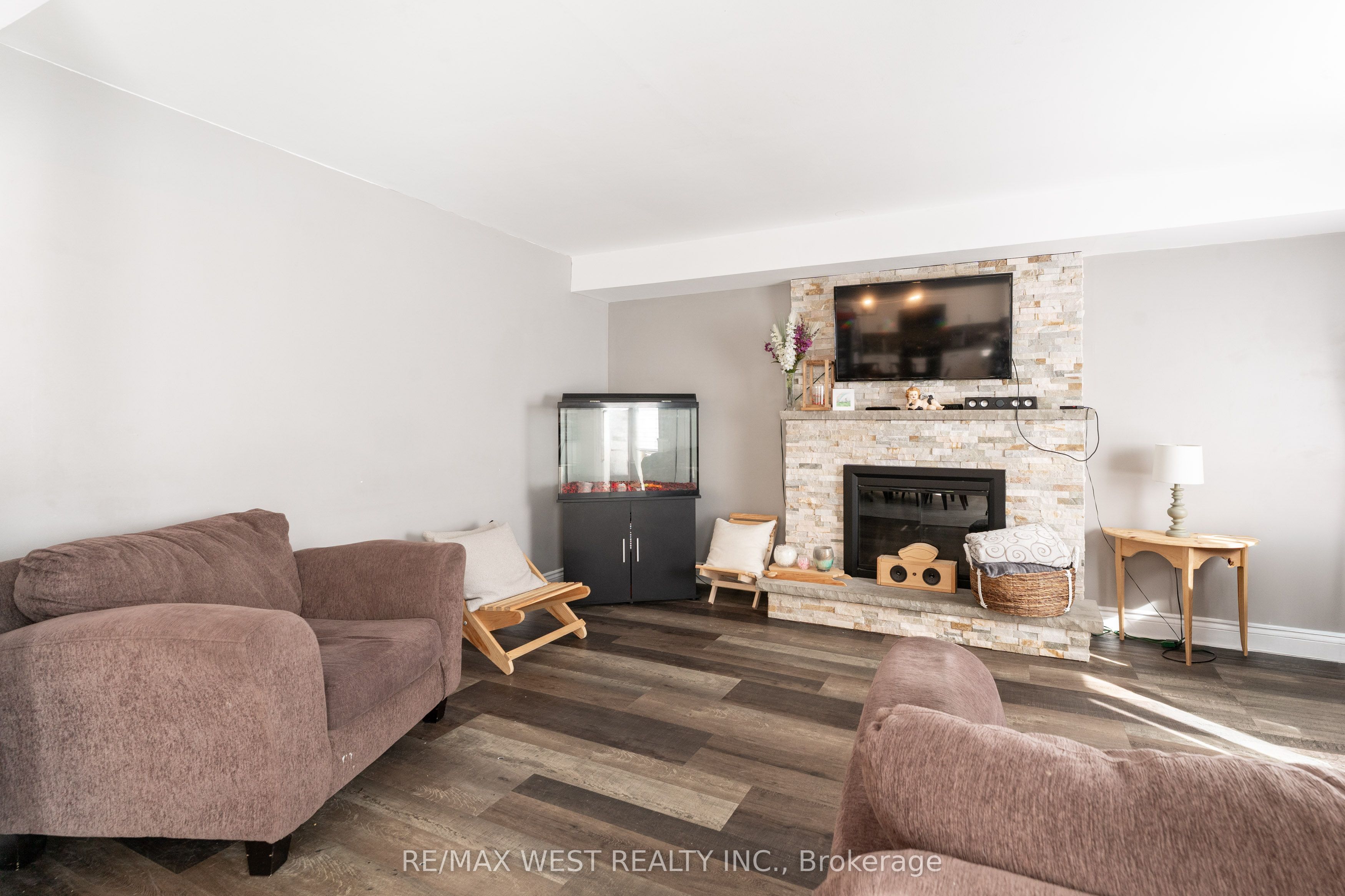 19 Moore Place Property Photo 11
