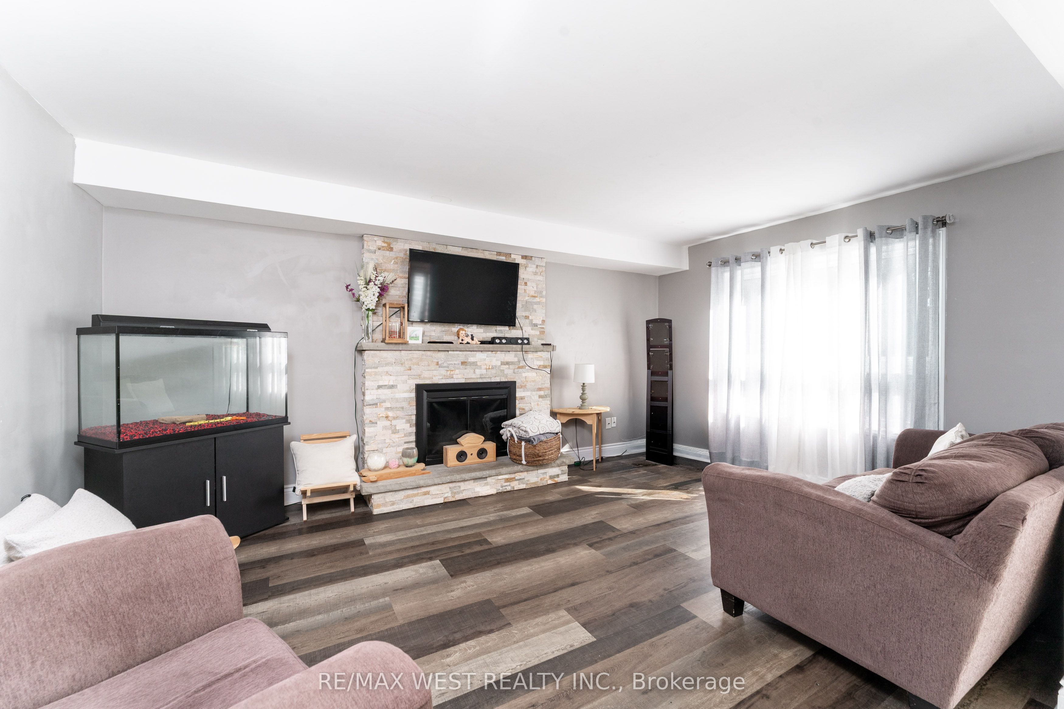 19 Moore Place Property Photo 12