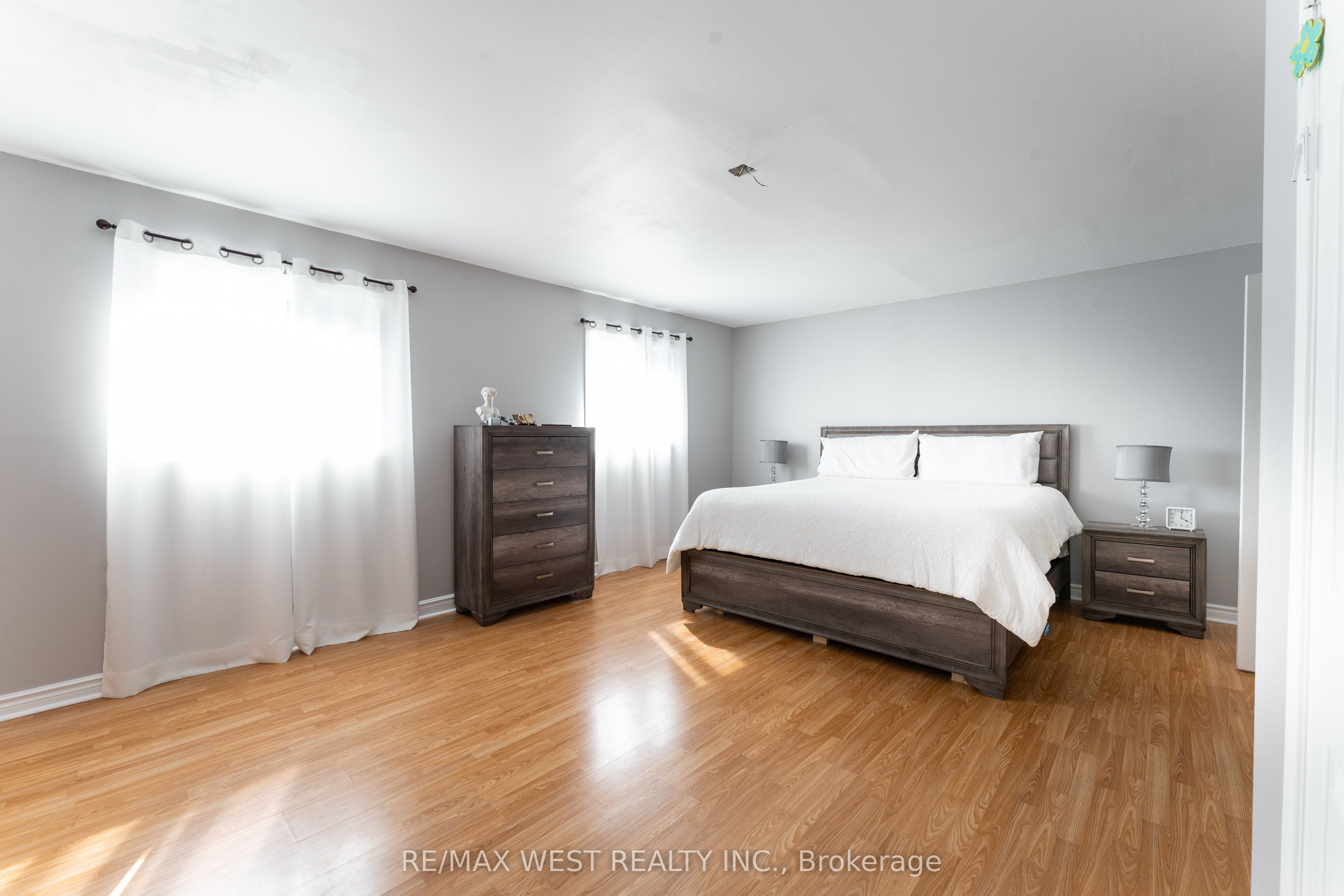 19 Moore Place Property Photo 18