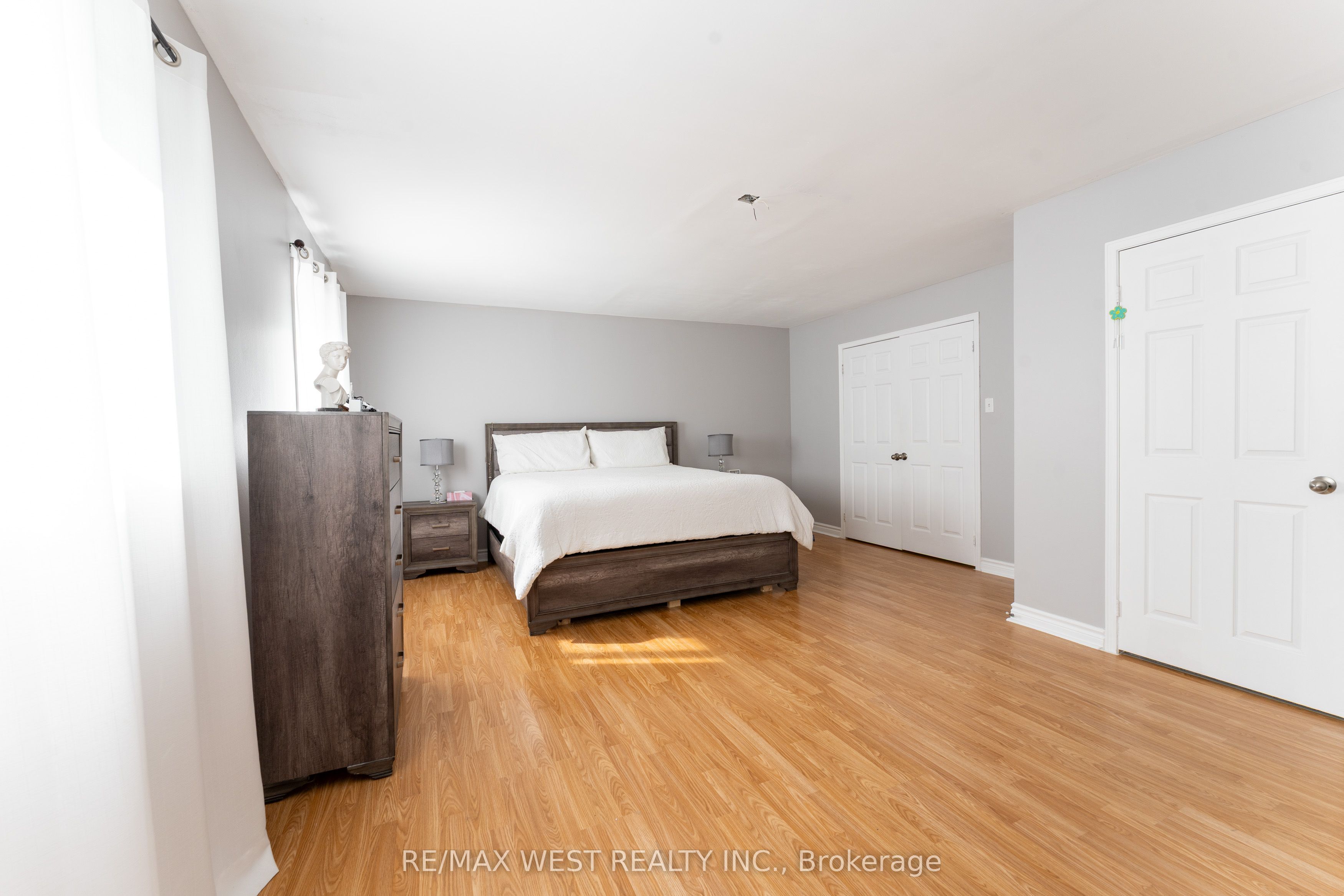 19 Moore Place Property Photo 19