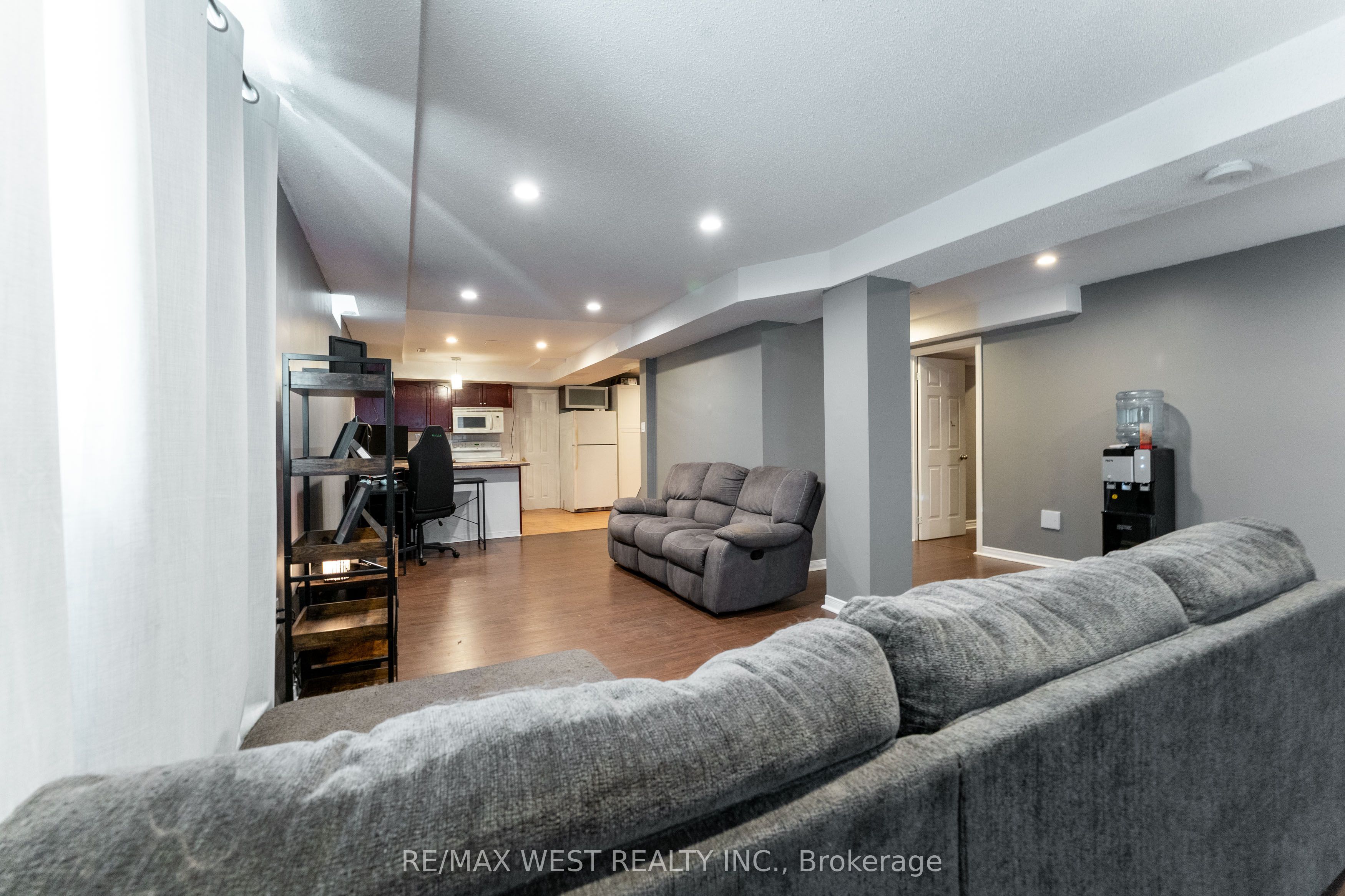 19 Moore Place Property Photo 22