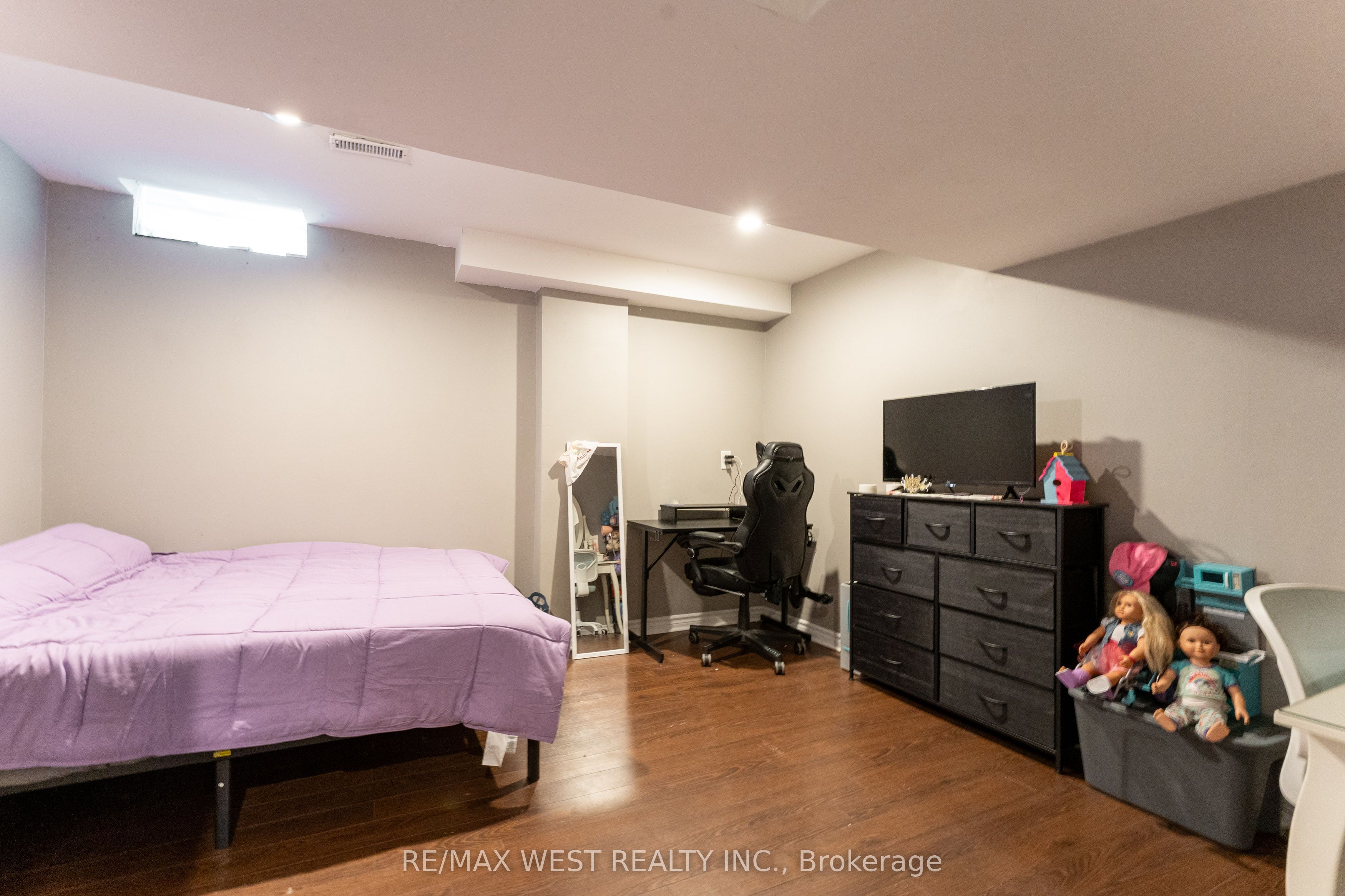 19 Moore Place Property Photo 24