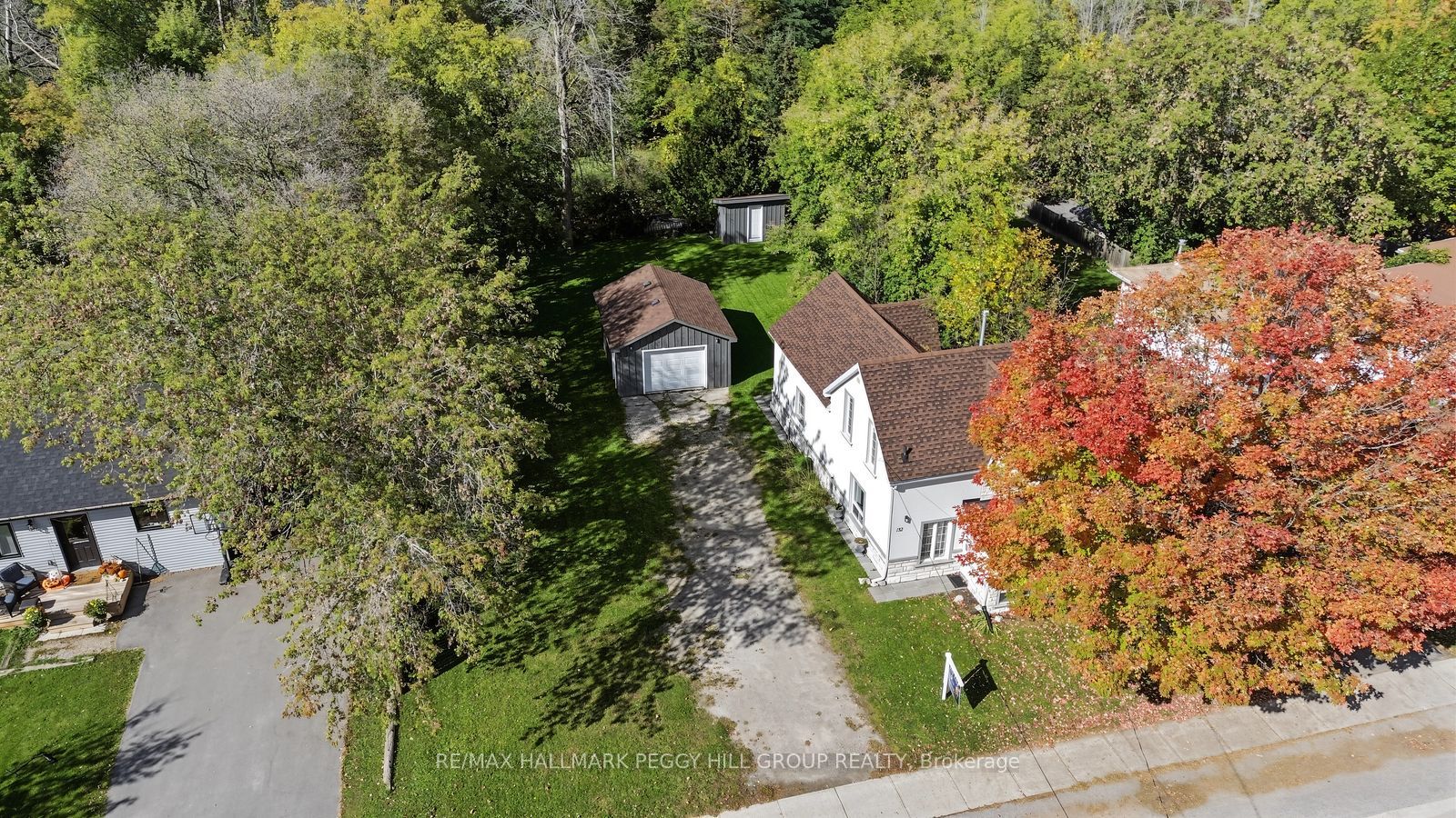 132 Queen Street W Property Photo 2