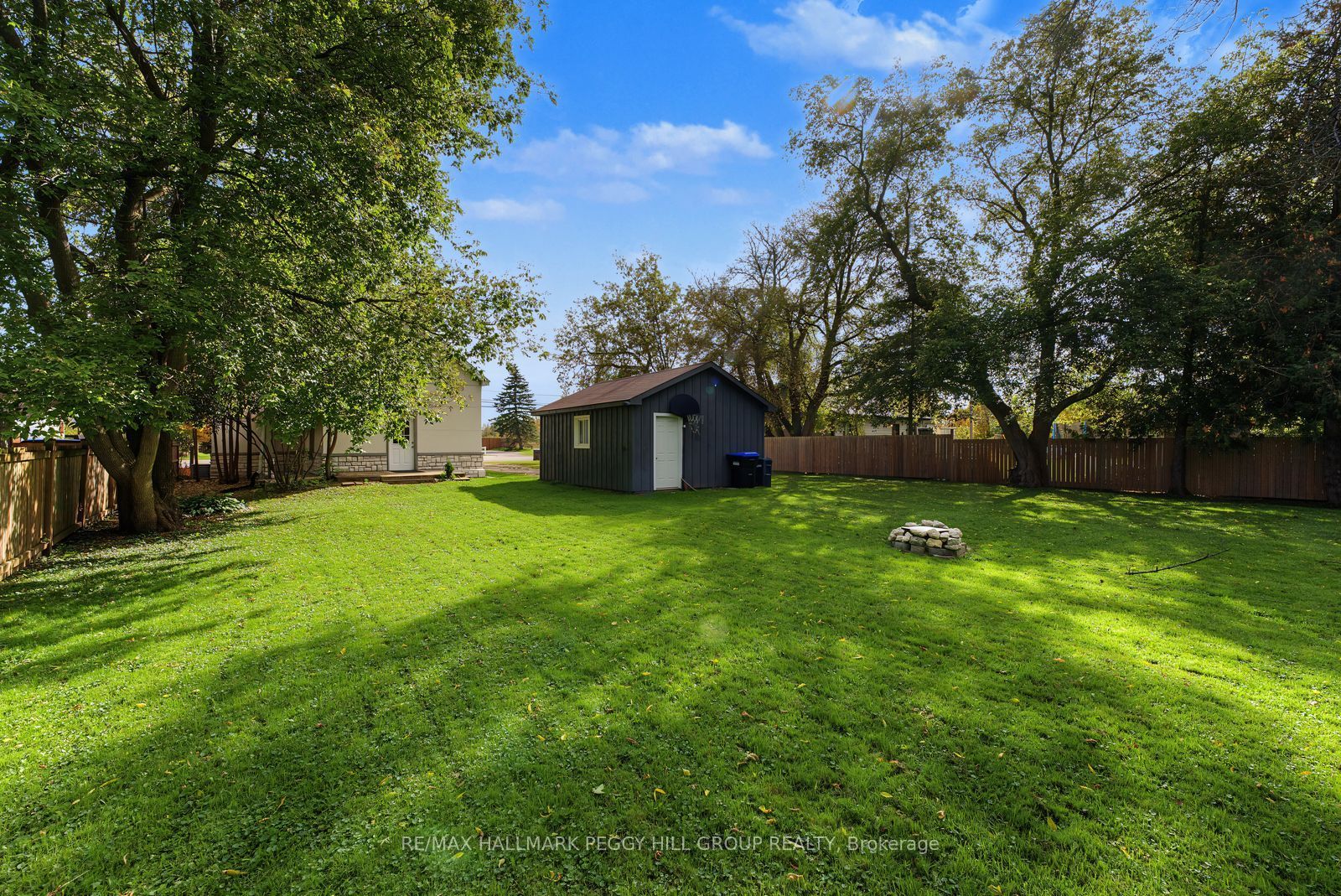 132 Queen Street W Property Photo 3