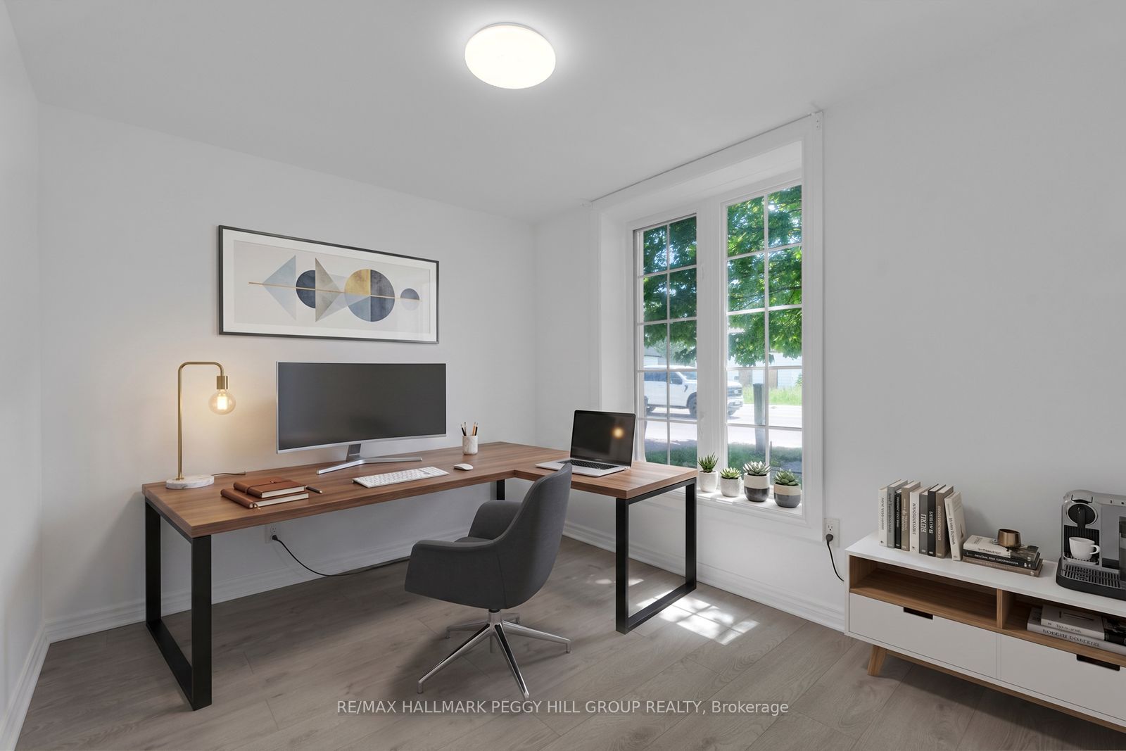 132 Queen Street W Property Photo 10