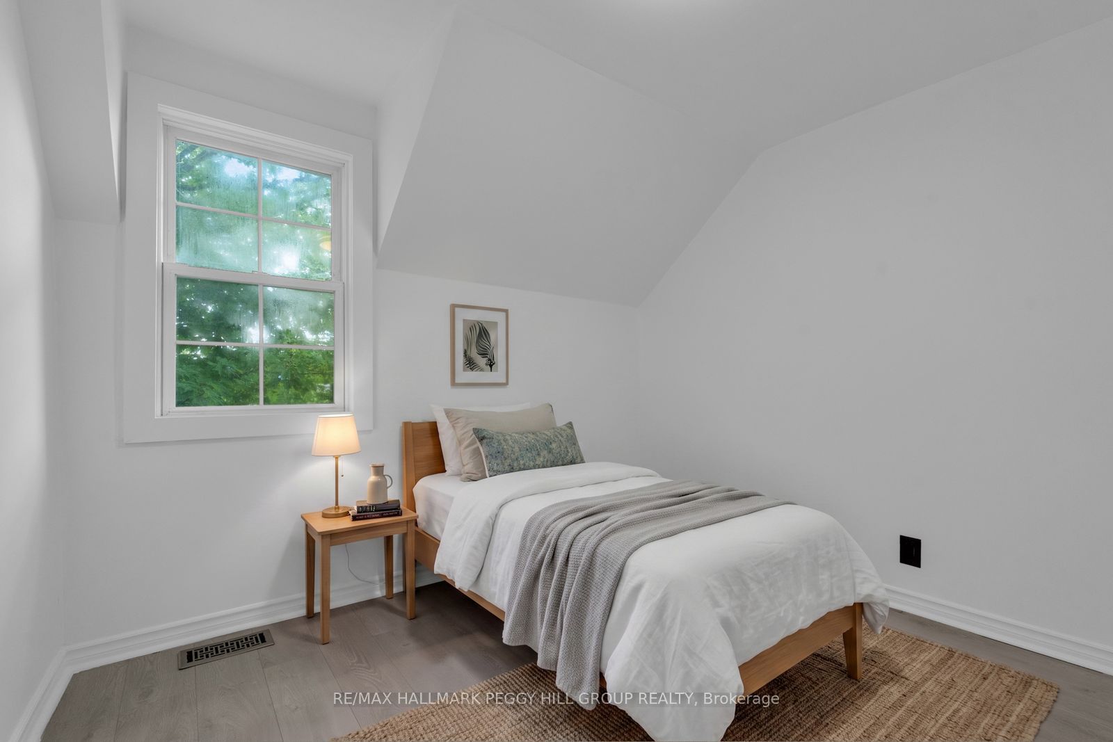 132 Queen Street W Property Photo 13