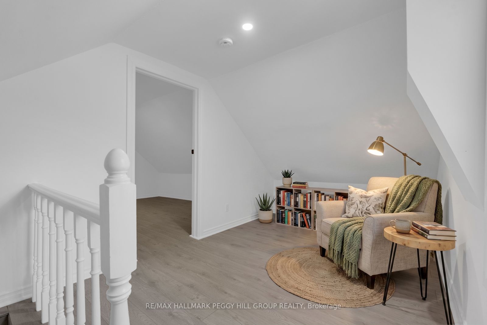 132 Queen Street W Property Photo 15