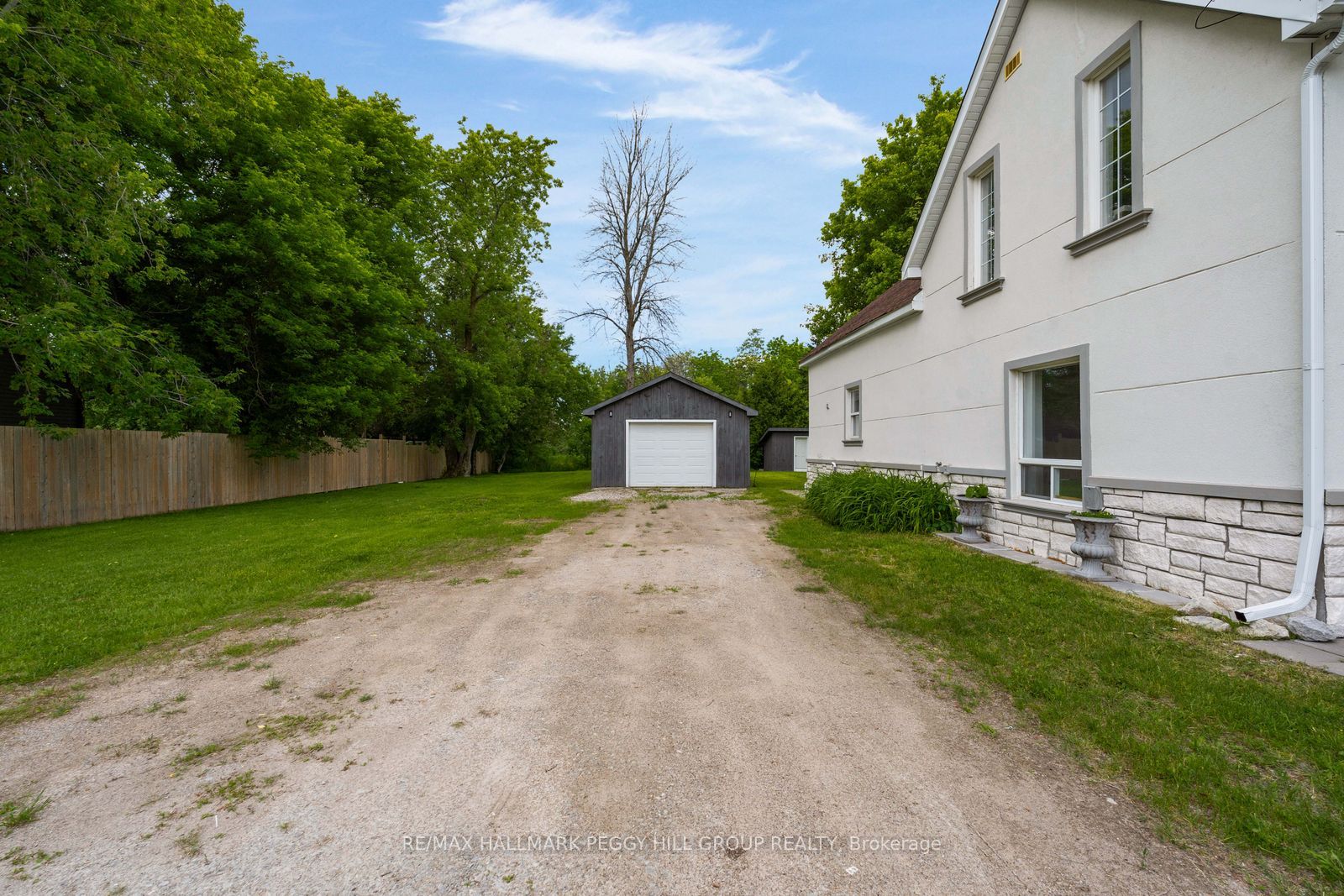 132 Queen Street W Property Photo 17