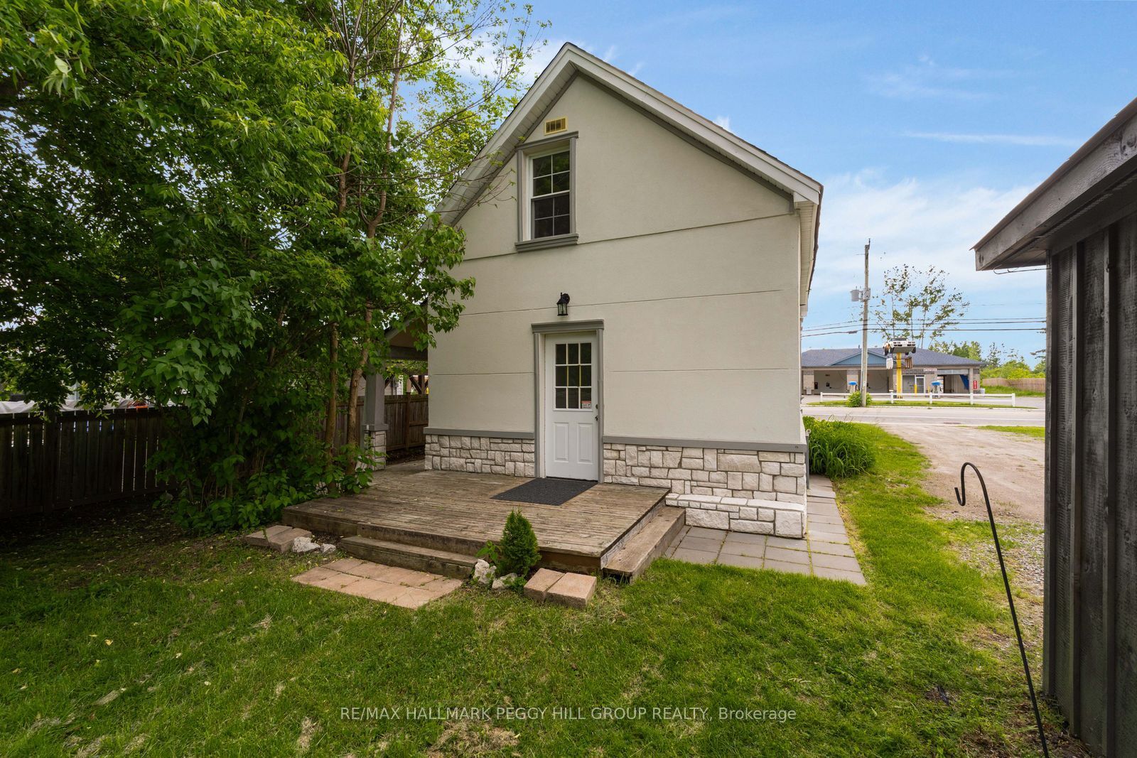 132 Queen Street W Property Photo 18