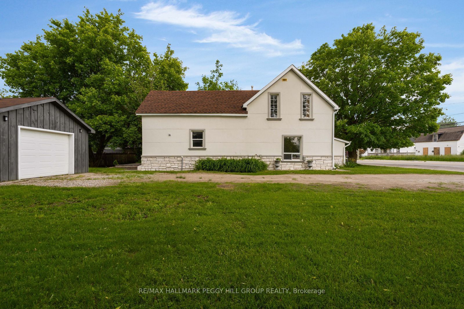 132 Queen Street W Property Photo 19