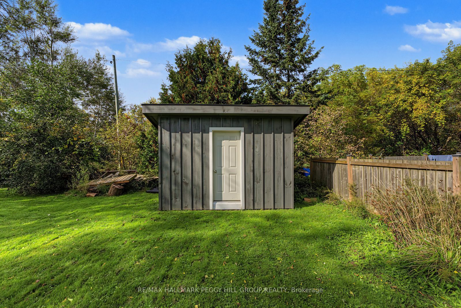 132 Queen Street W Property Photo 21