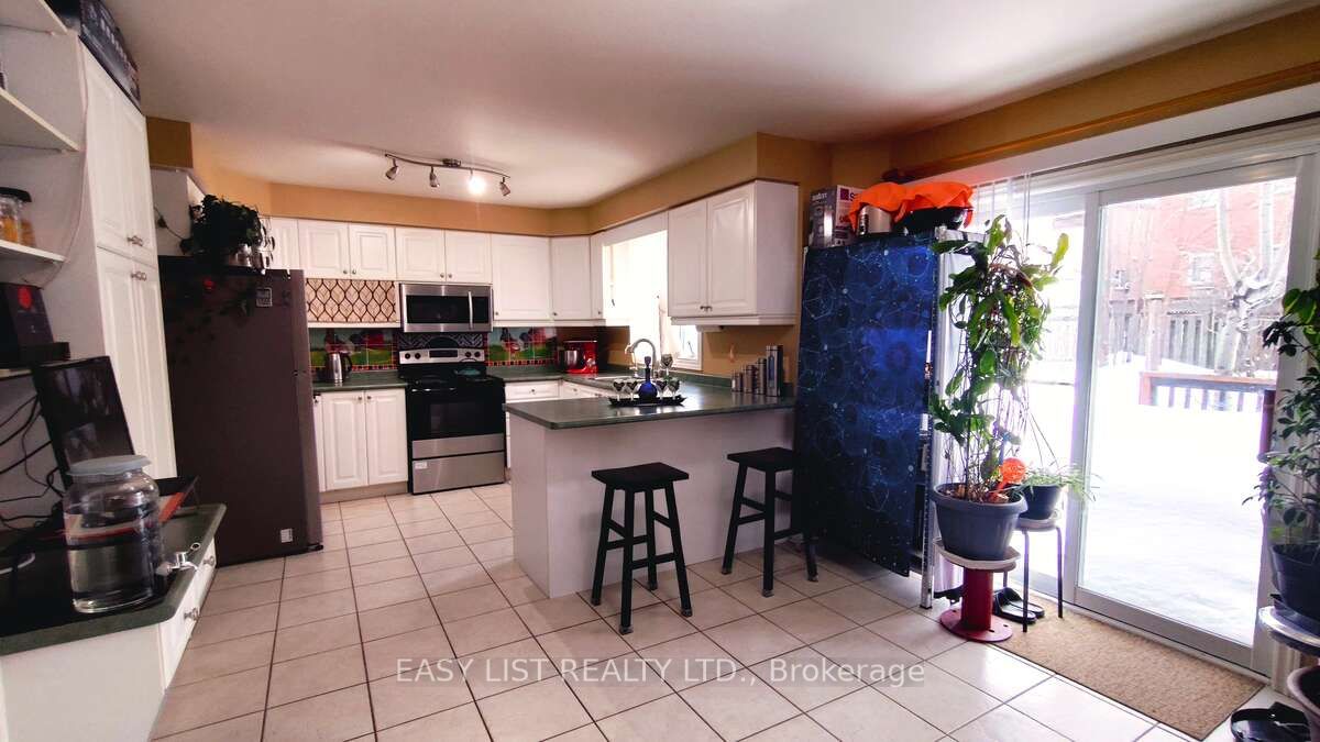 35 Raquel Street Property Photo 7