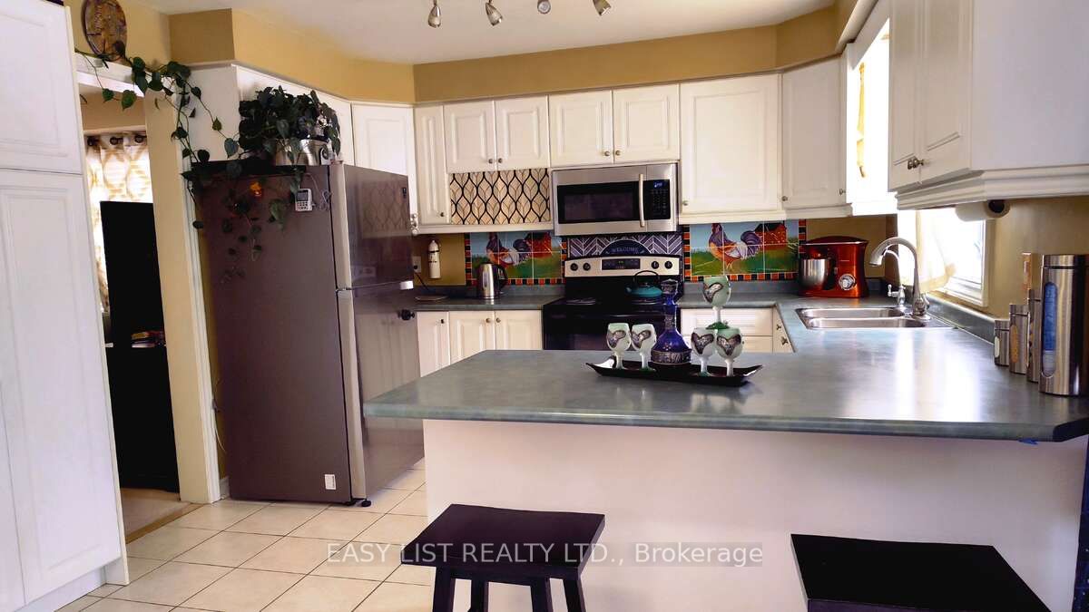 35 Raquel Street Property Photo 8