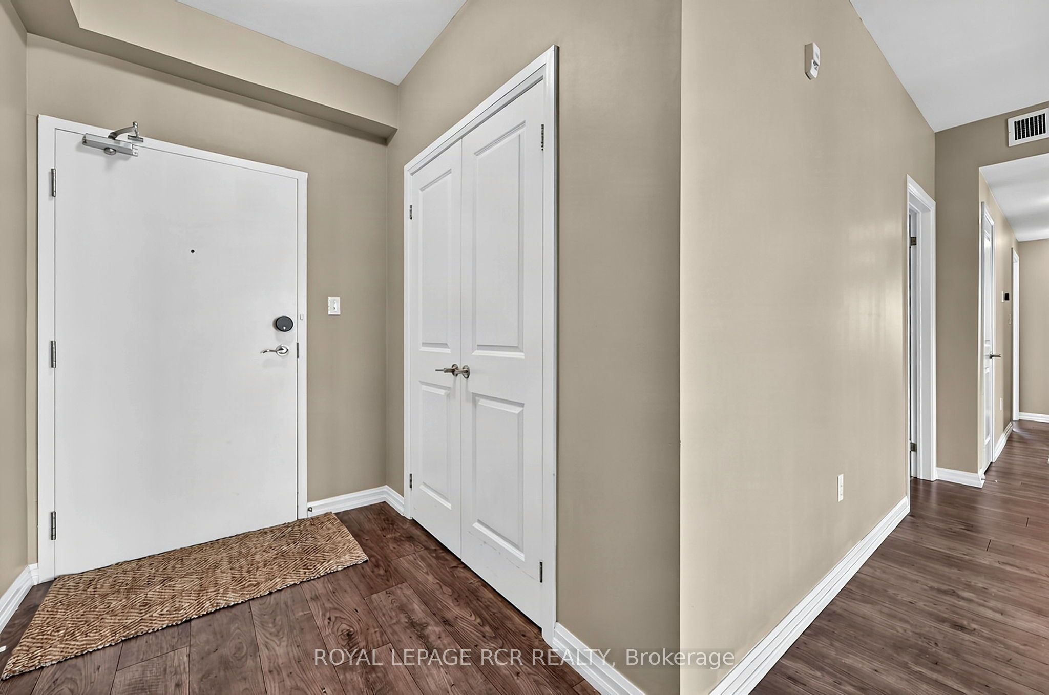 302 Essa Road 502 Property Photo 4