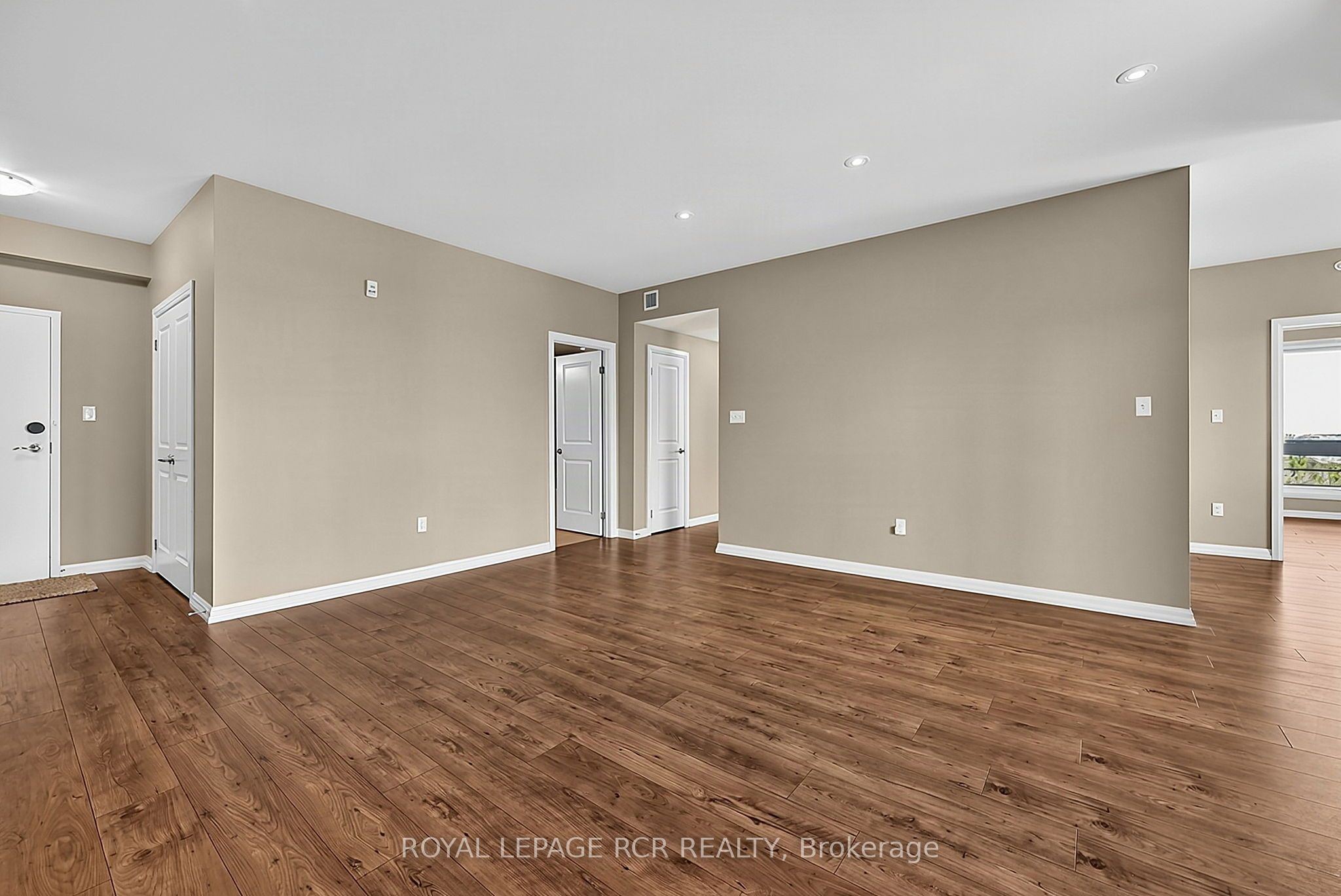 302 Essa Road 502 Property Photo 6
