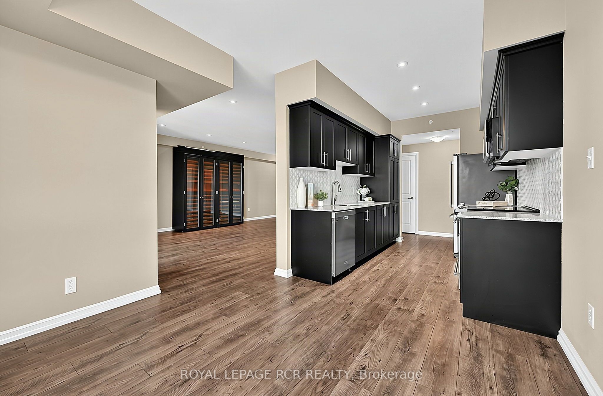 302 Essa Road 502 Property Photo 10