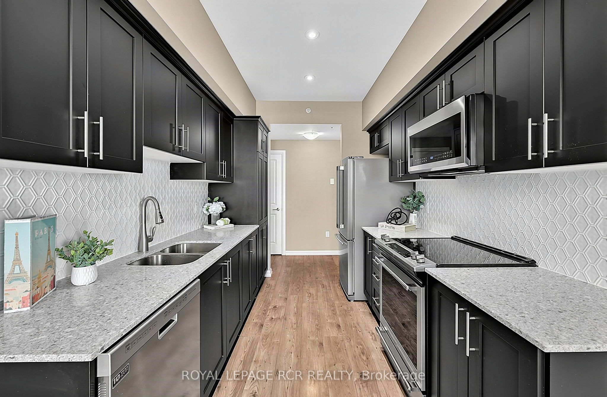 302 Essa Road 502 Property Photo 11