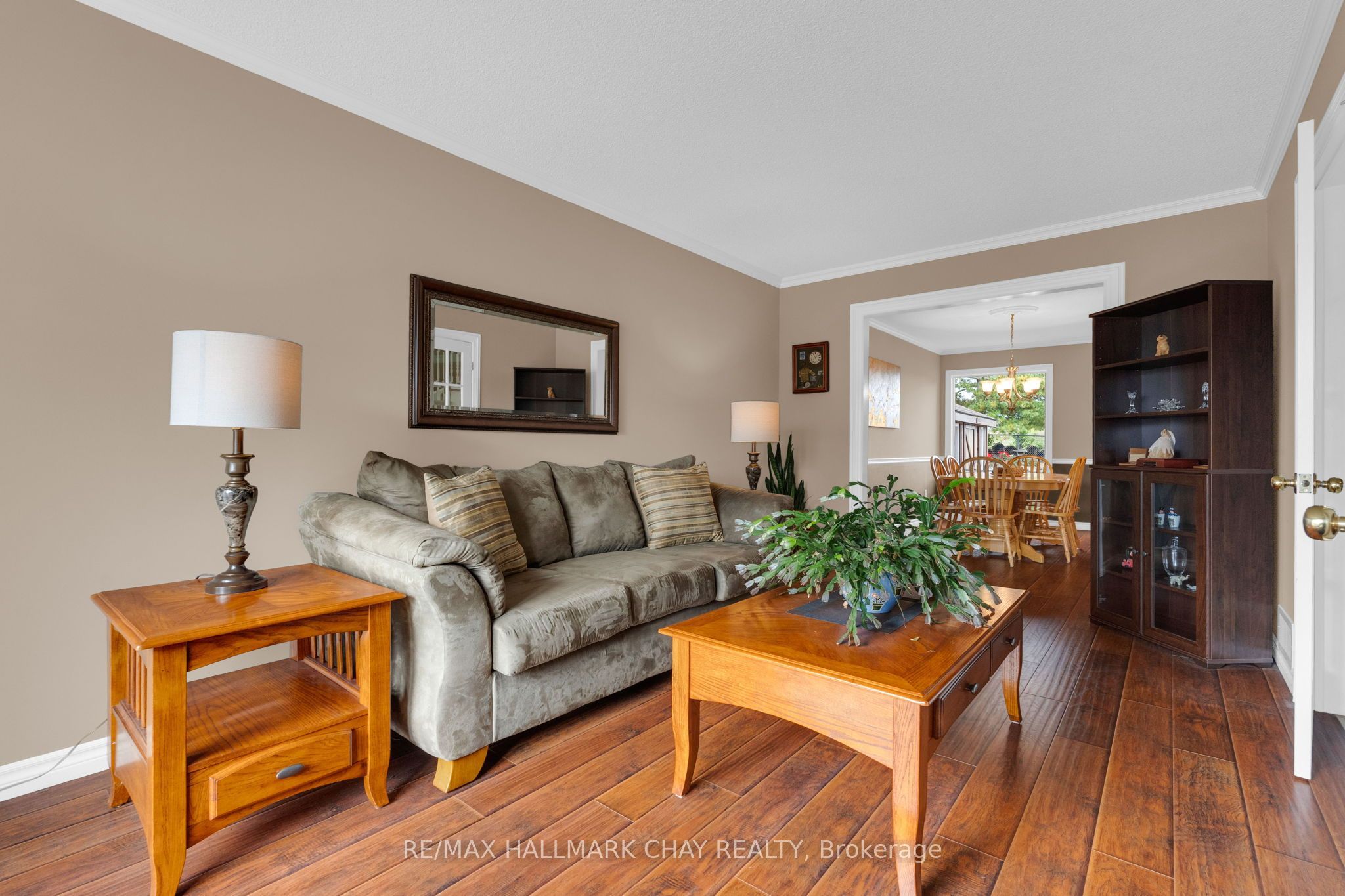 35 Grasett Crescent Property Photo 6