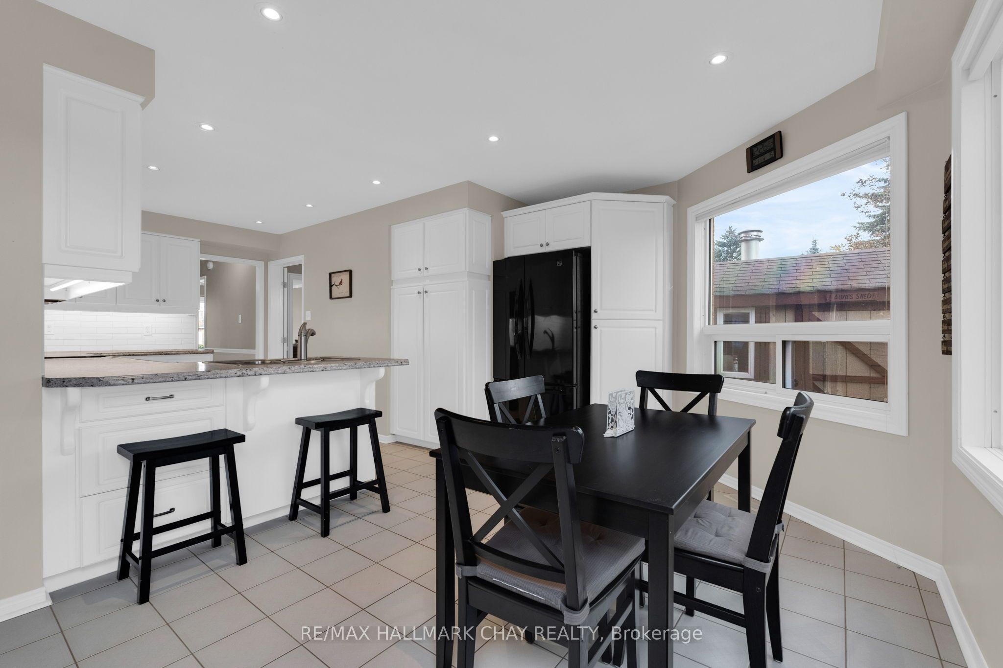 35 Grasett Crescent Property Photo 12