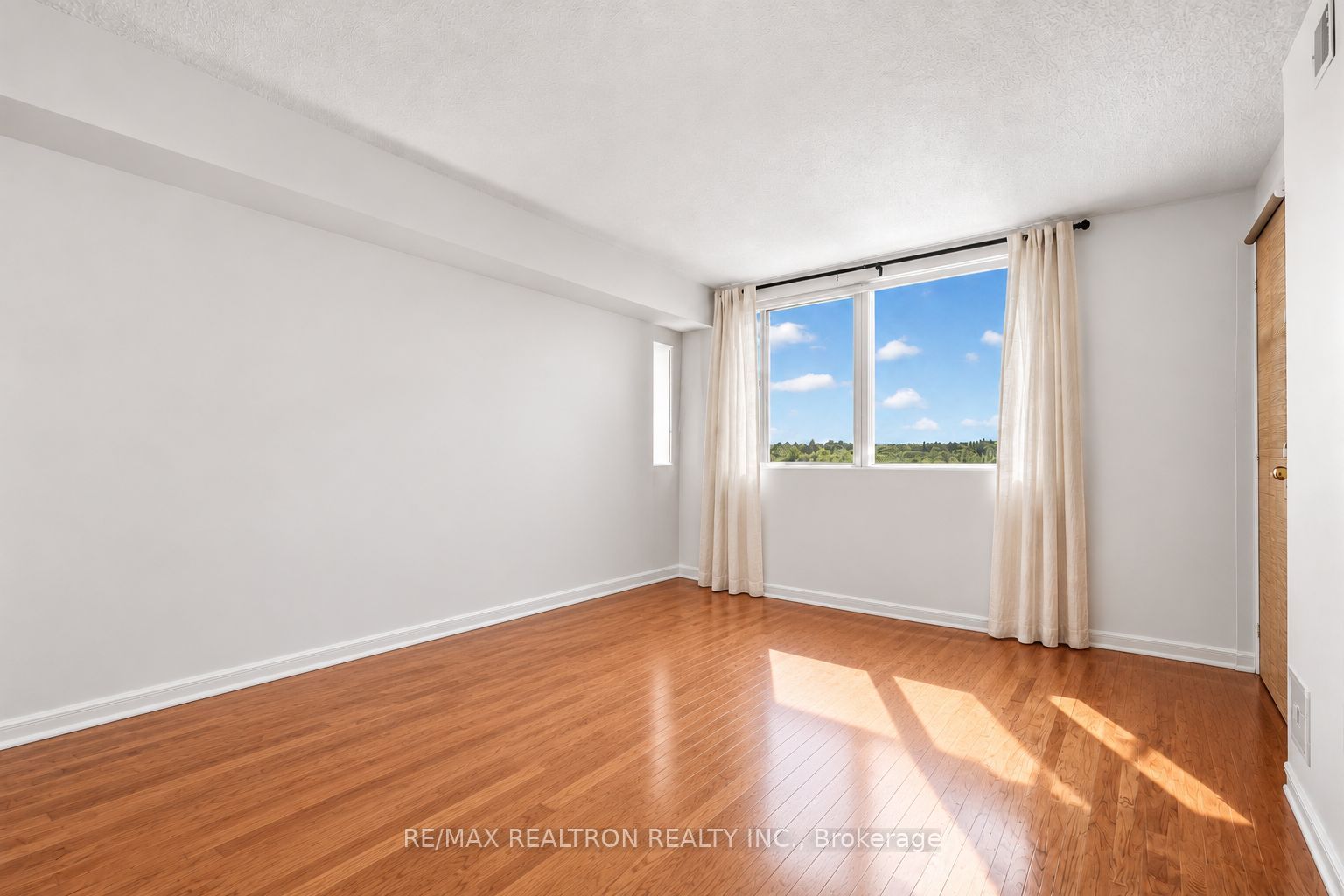 75 Ellen Street 1111 Property Photo 16