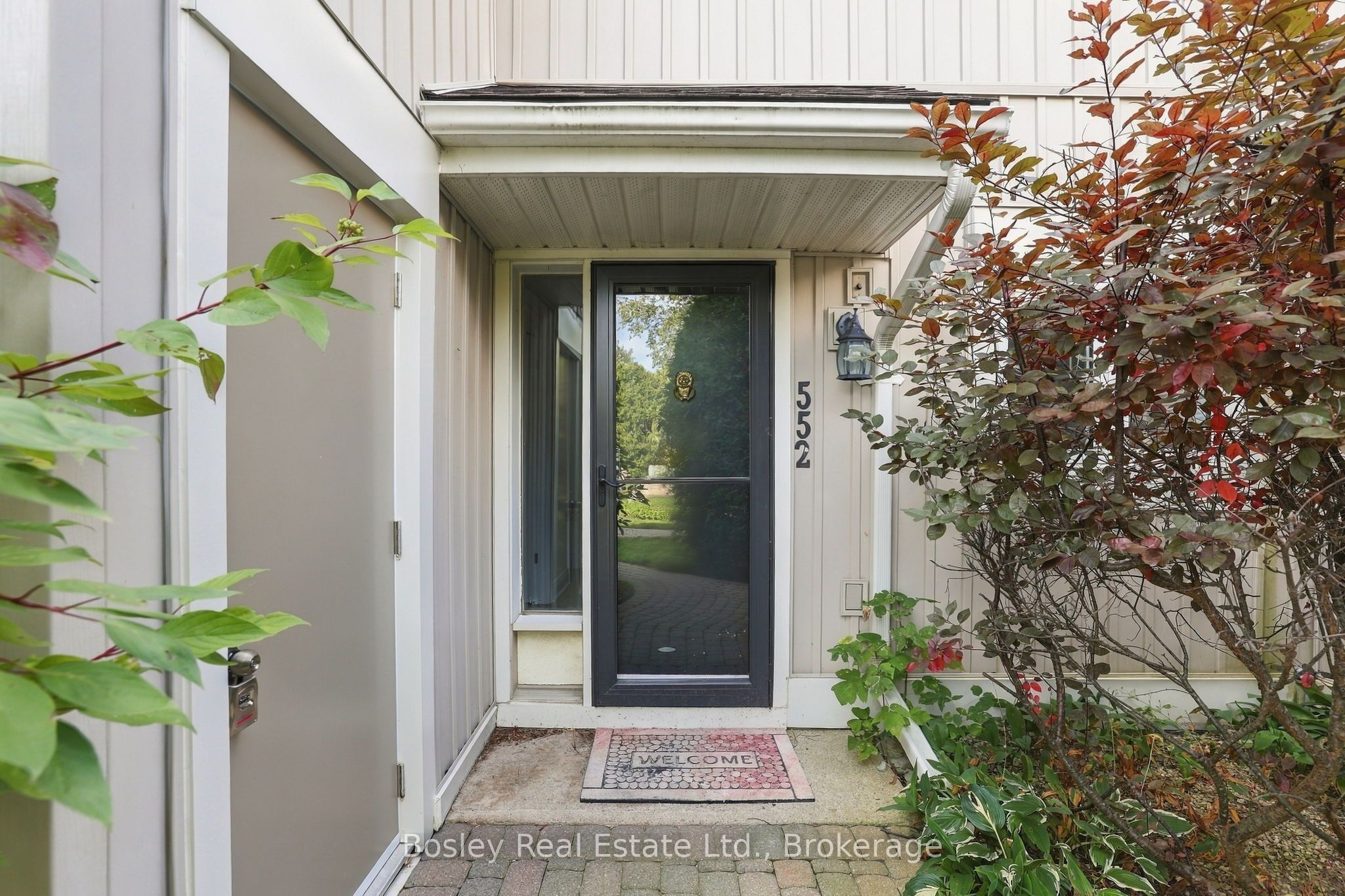 552 Oxbow Crescent Property Photo 4