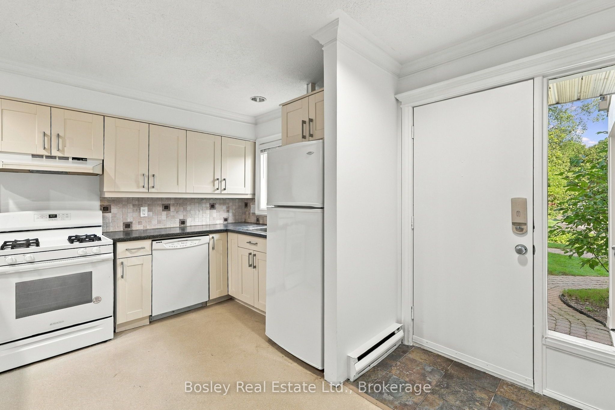 552 Oxbow Crescent Property Photo 6