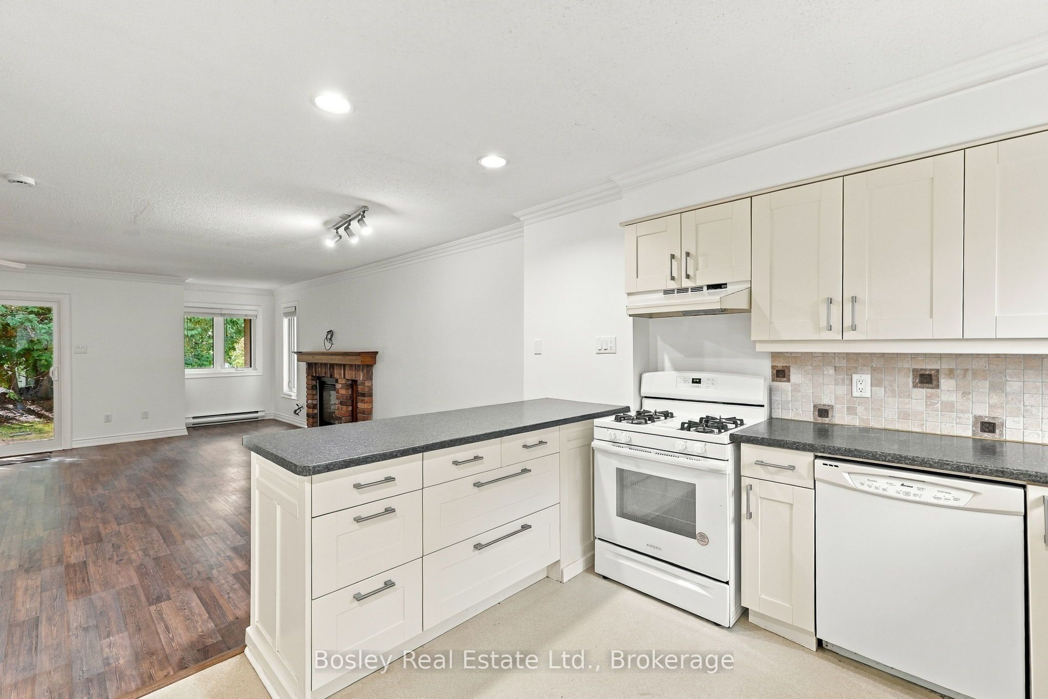 552 Oxbow Crescent Property Photo 7