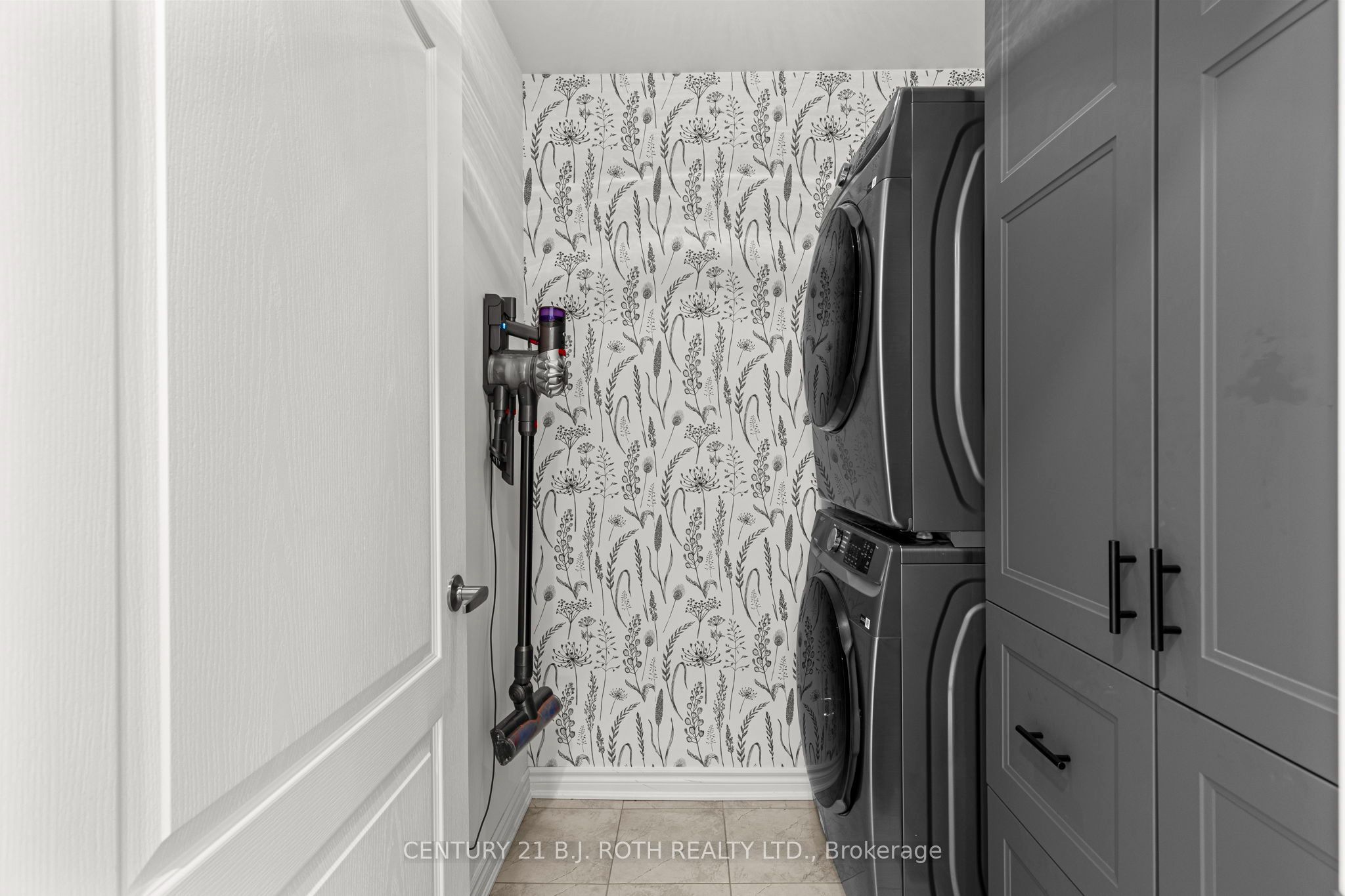32 Sandhill Crane Drive Property Photo 16