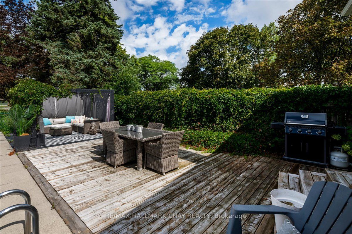 19 Highcroft Road Property Photo 37