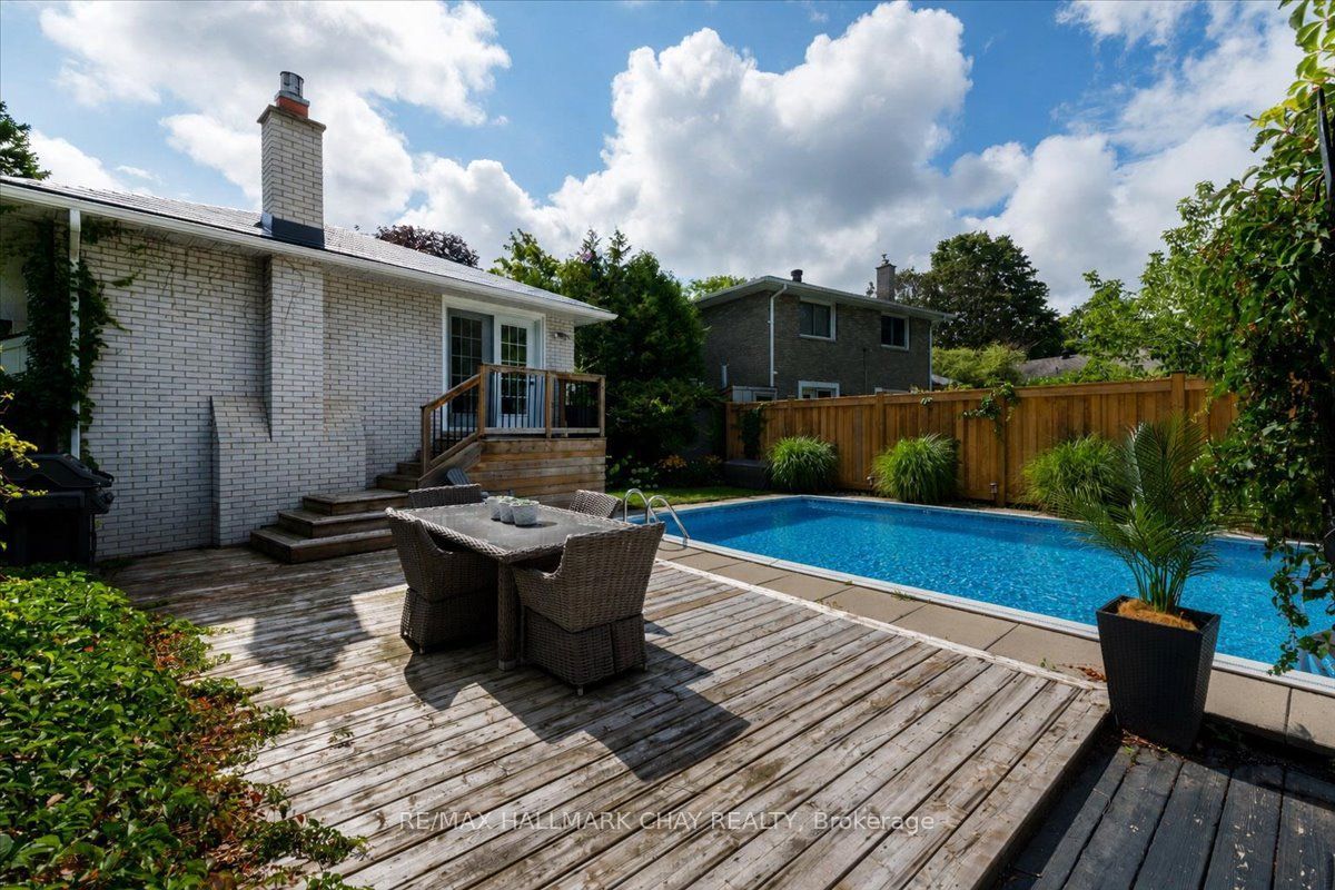 19 Highcroft Road Property Photo 38