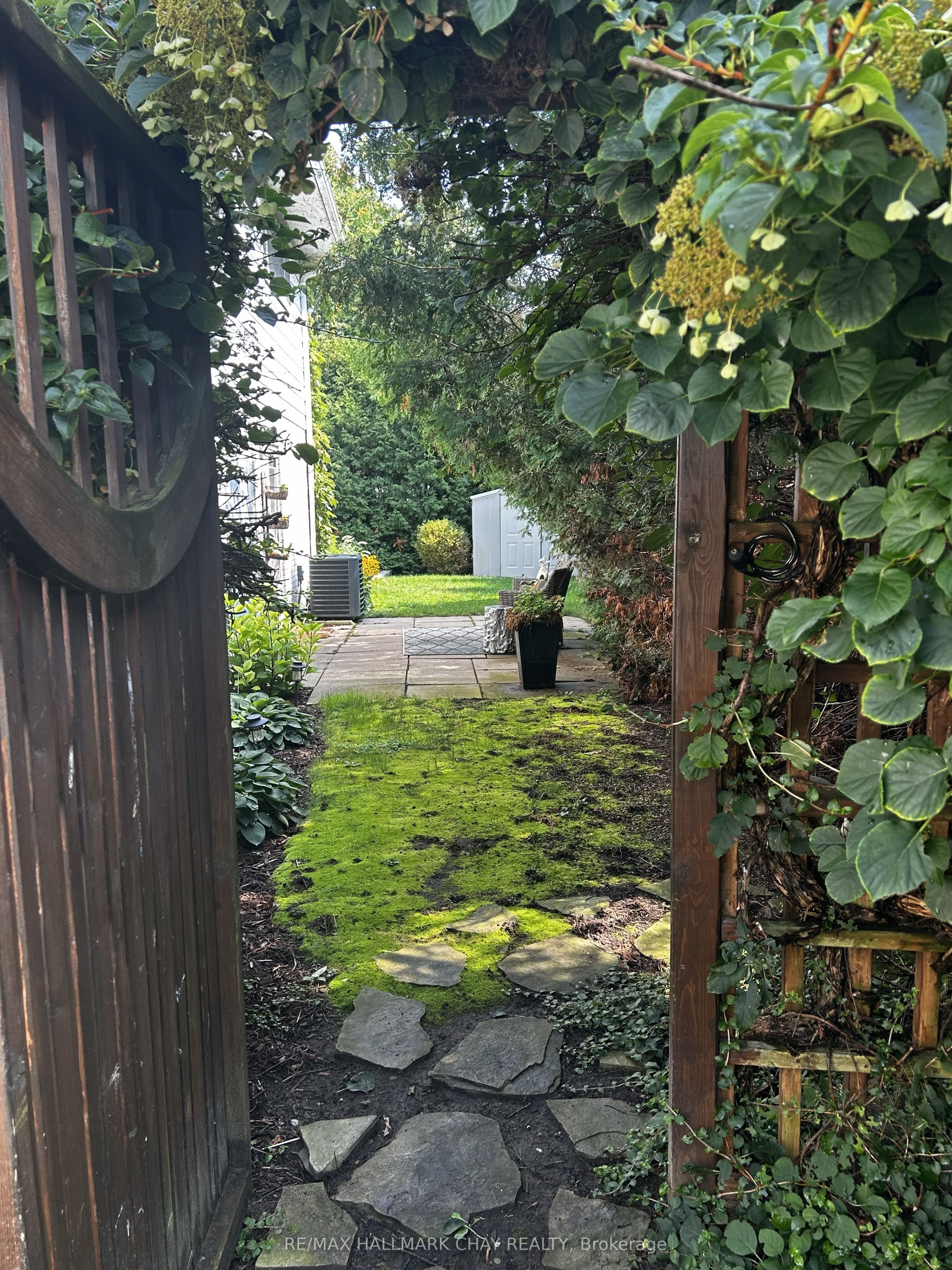 19 Highcroft Road Property Photo 42