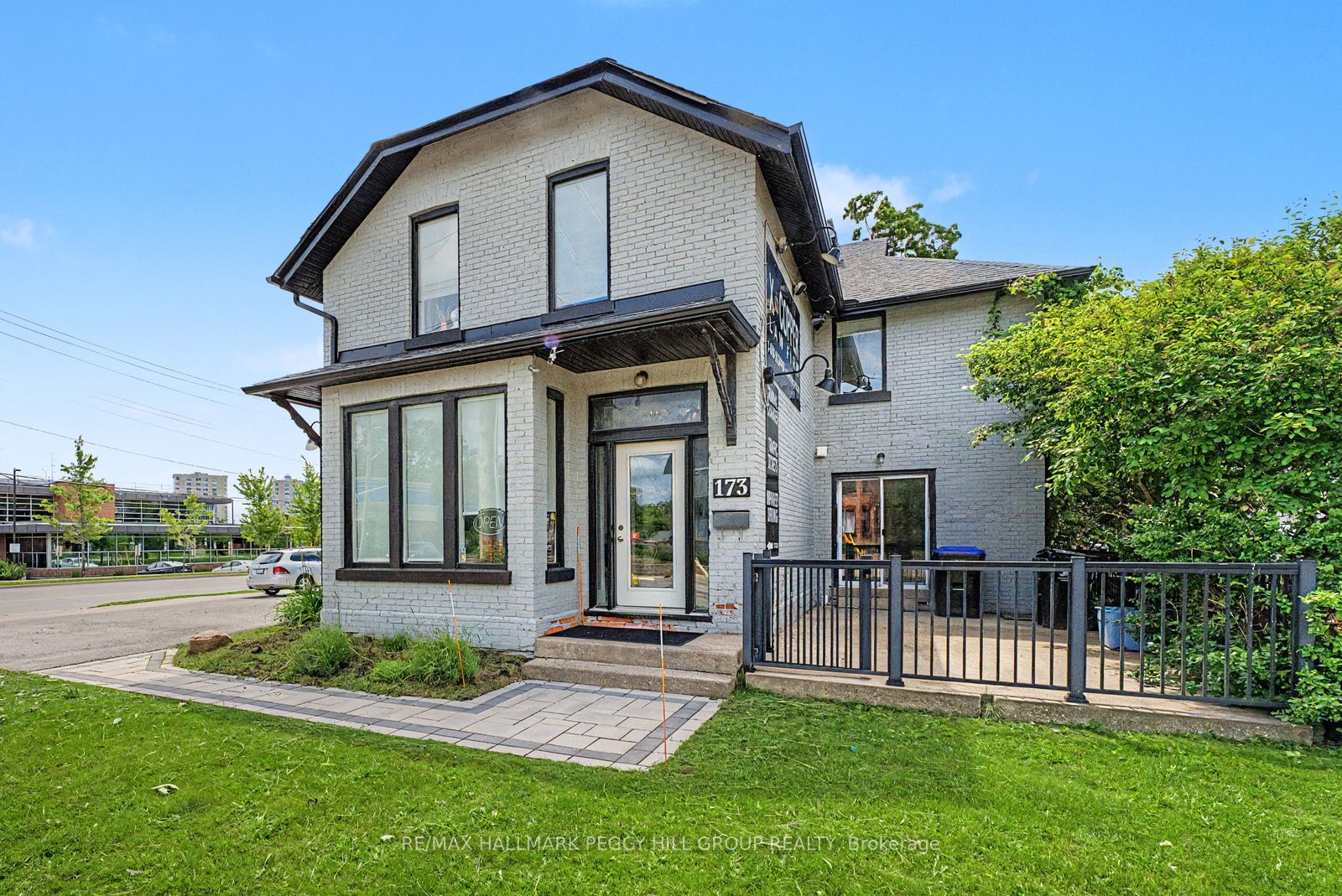 173 Dunlop Street W Property Photo 1