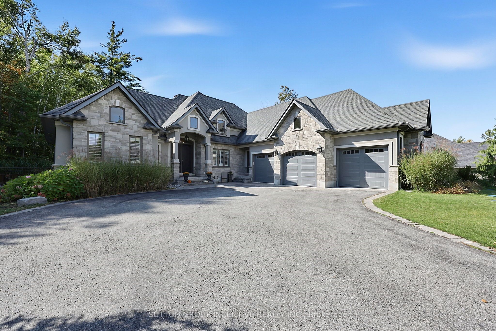 18 Wendat Trail Property Photo 2