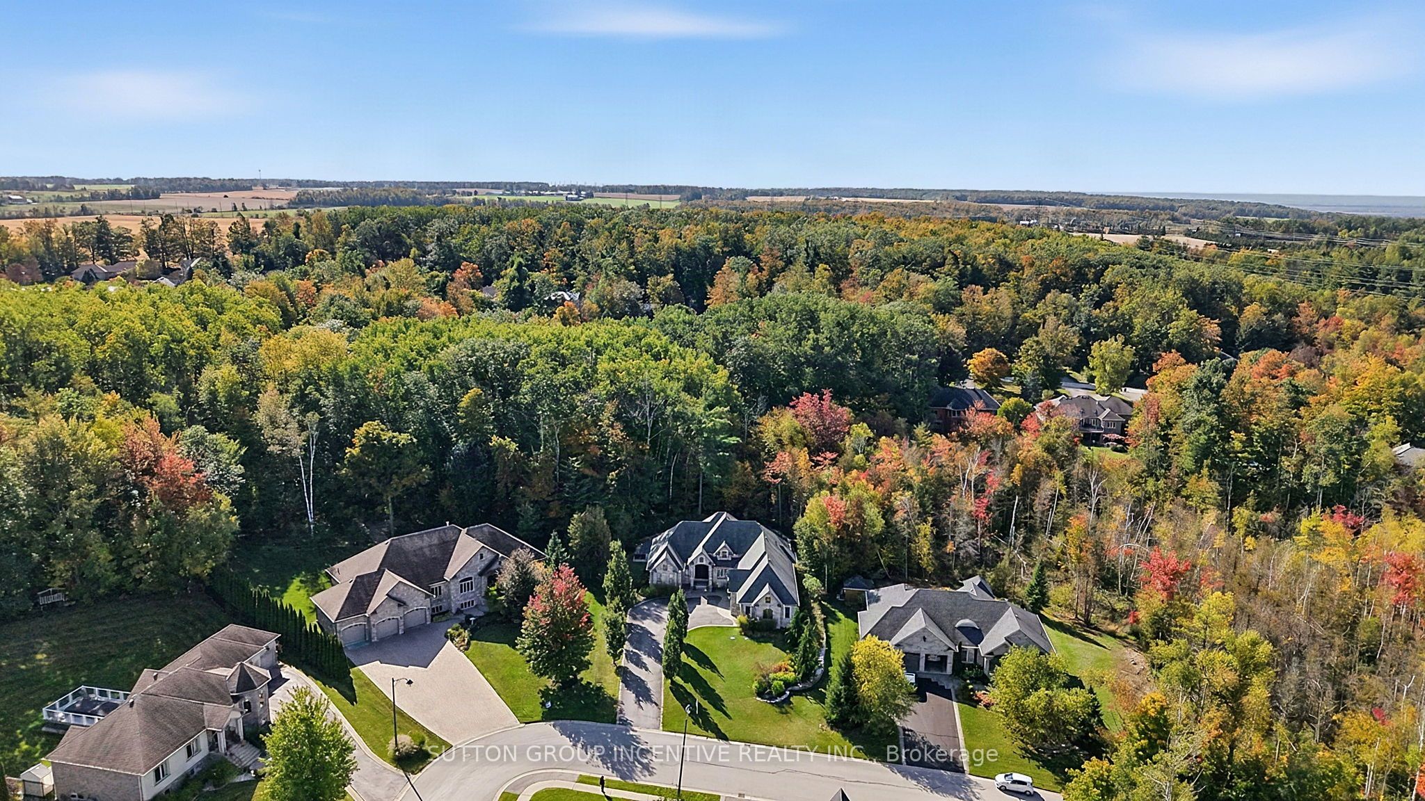 18 Wendat Trail Property Photo 3