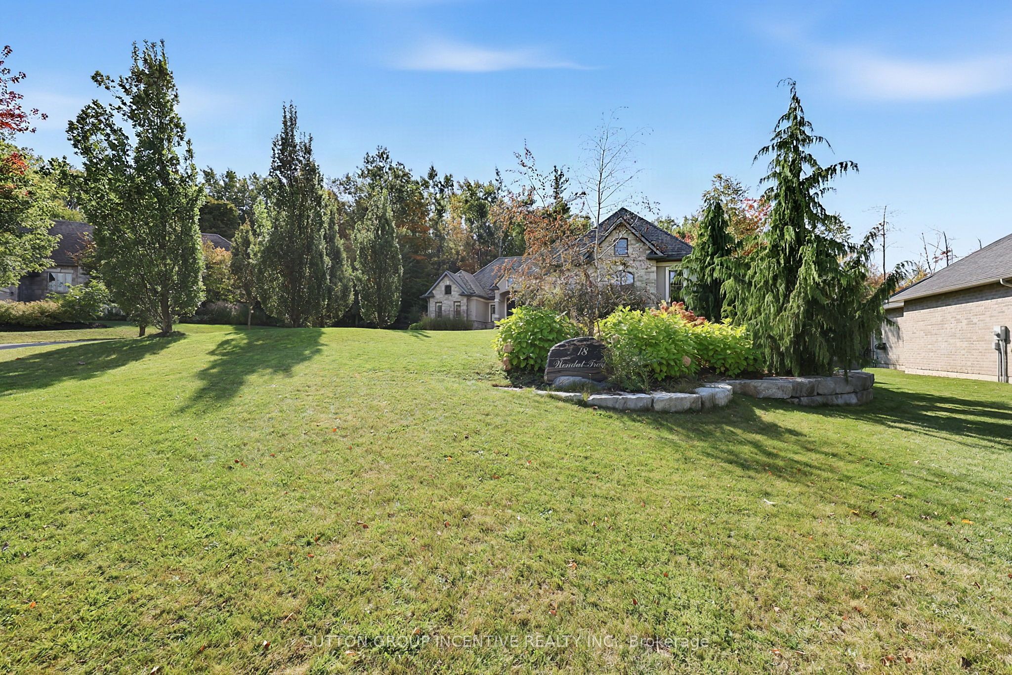 18 Wendat Trail Property Photo 9
