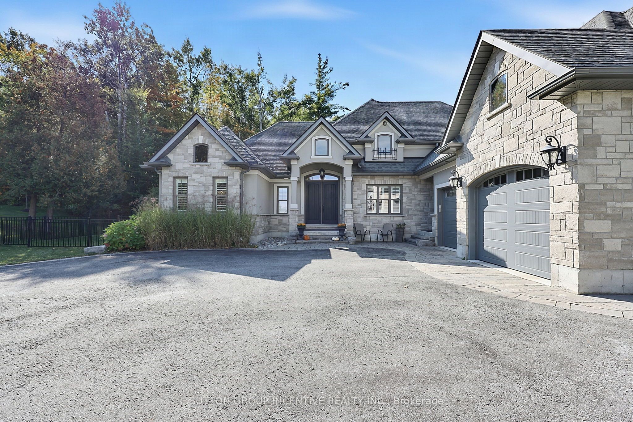 18 Wendat Trail Property Photo 11