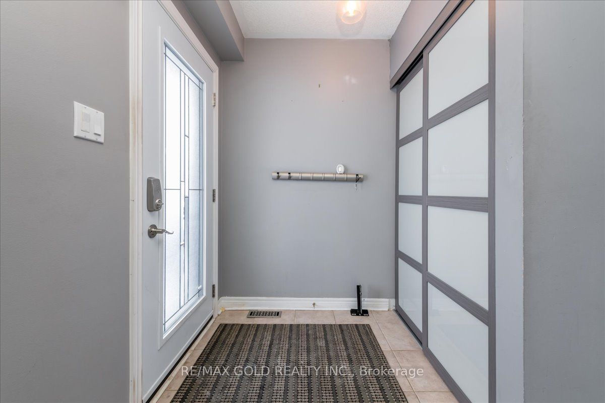 117 Bentley Crescent Property Photo 2