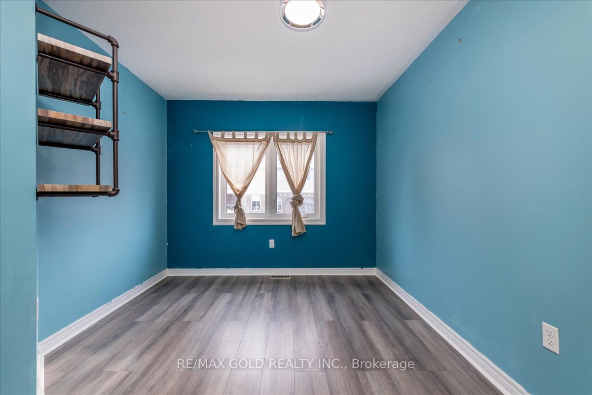 117 Bentley Crescent Property Photo 13