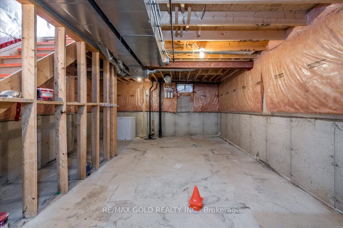 117 Bentley Crescent Property Photo 16