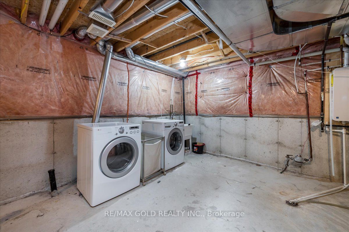 117 Bentley Crescent Property Photo 17