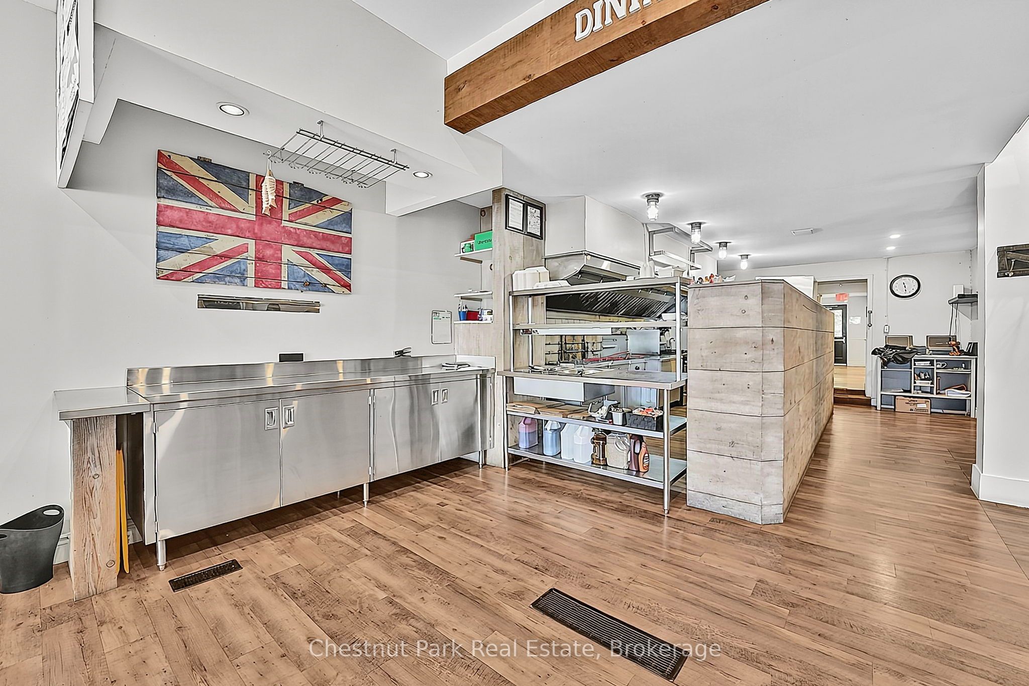 202-204-206 Hurontario Street Property Photo 16