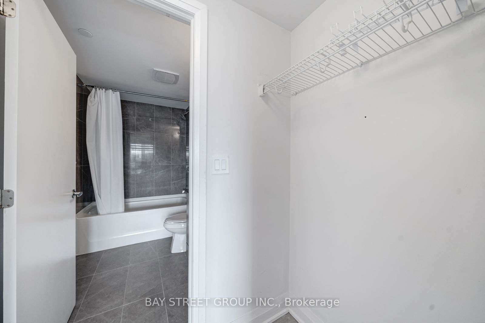 58 Lakeside Terrace 1011 Property Photo 24