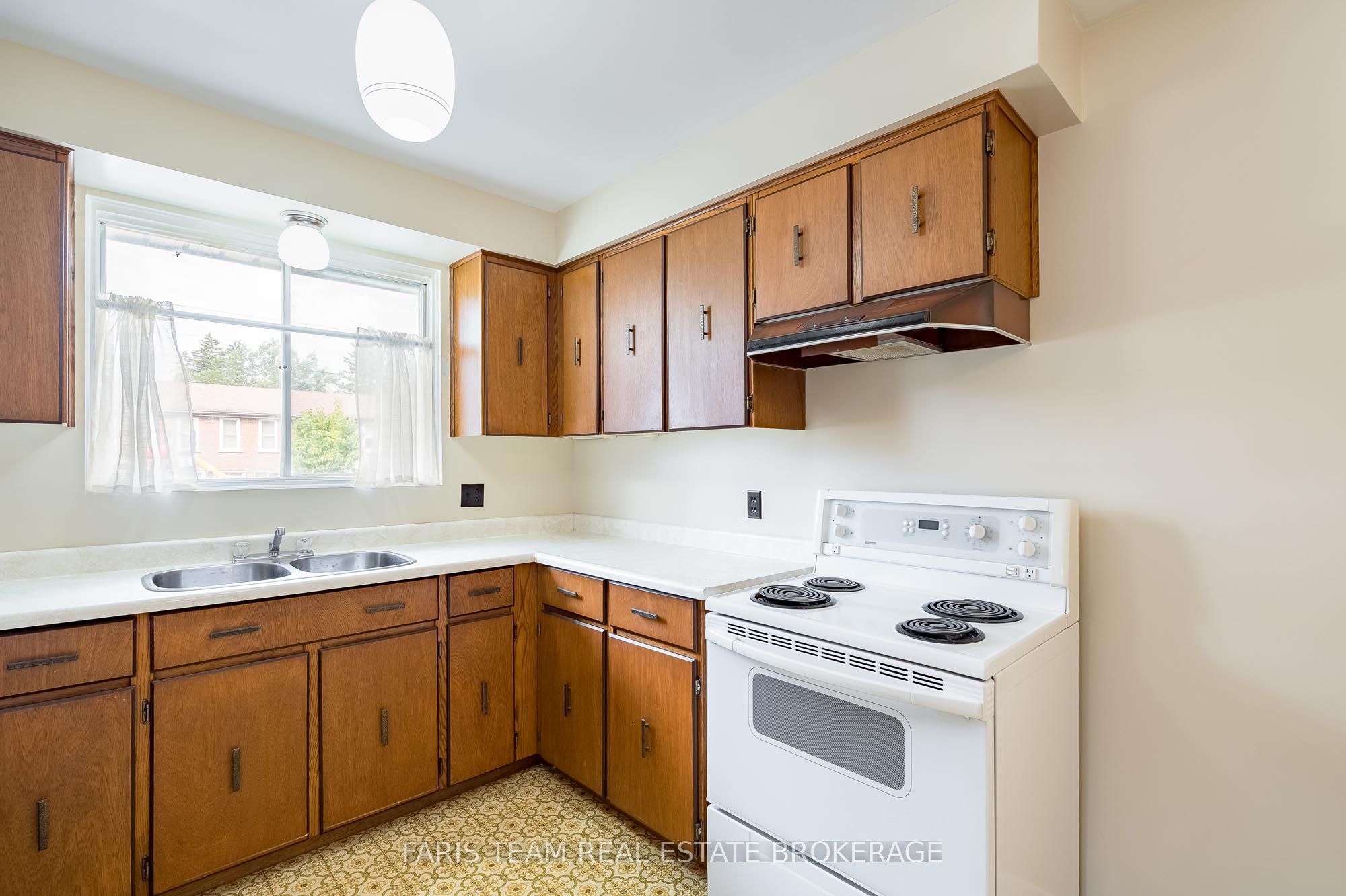 58 Steel Street Property Photo 5