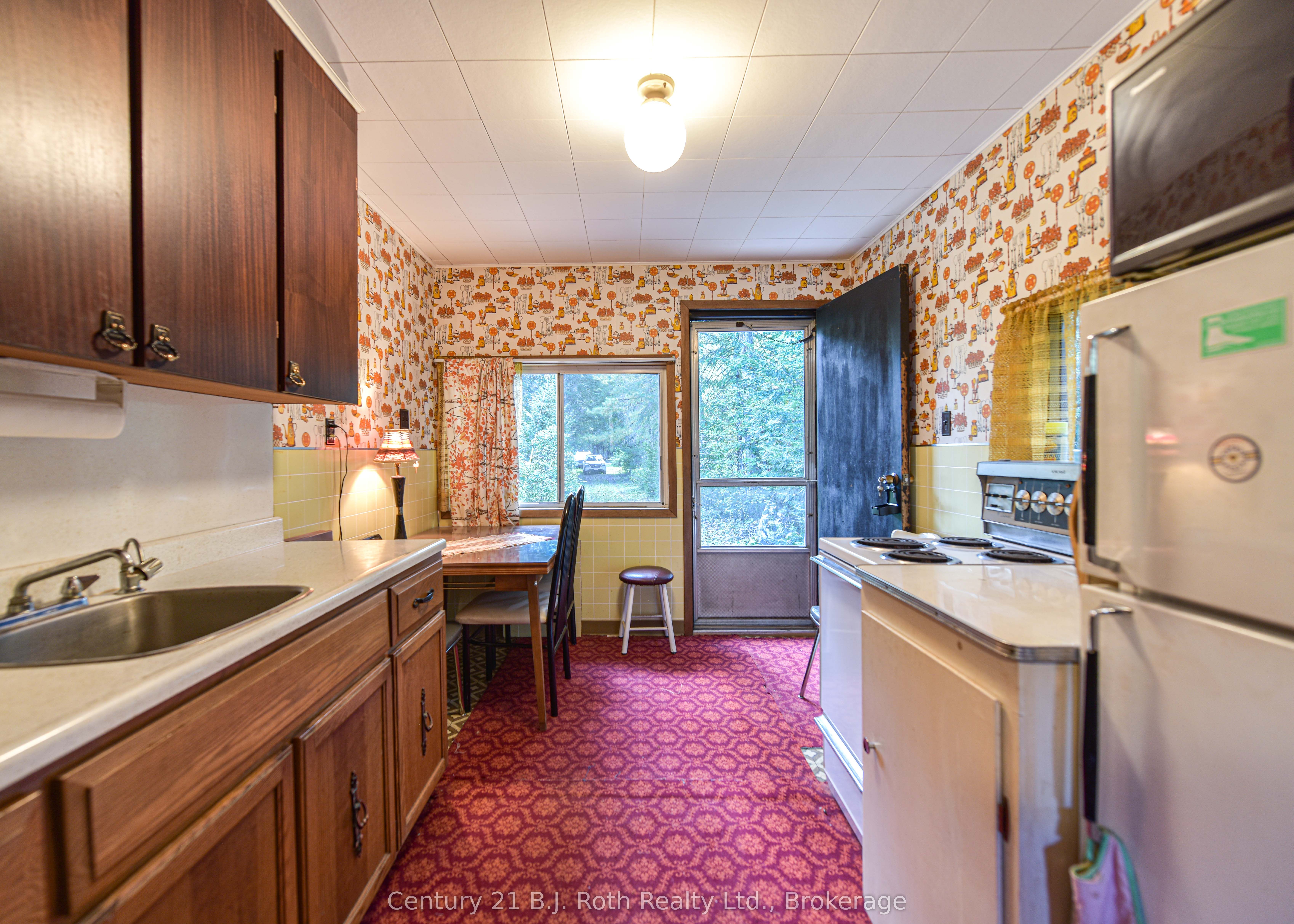 6571 Pioneer Village Lane Property Photo 8