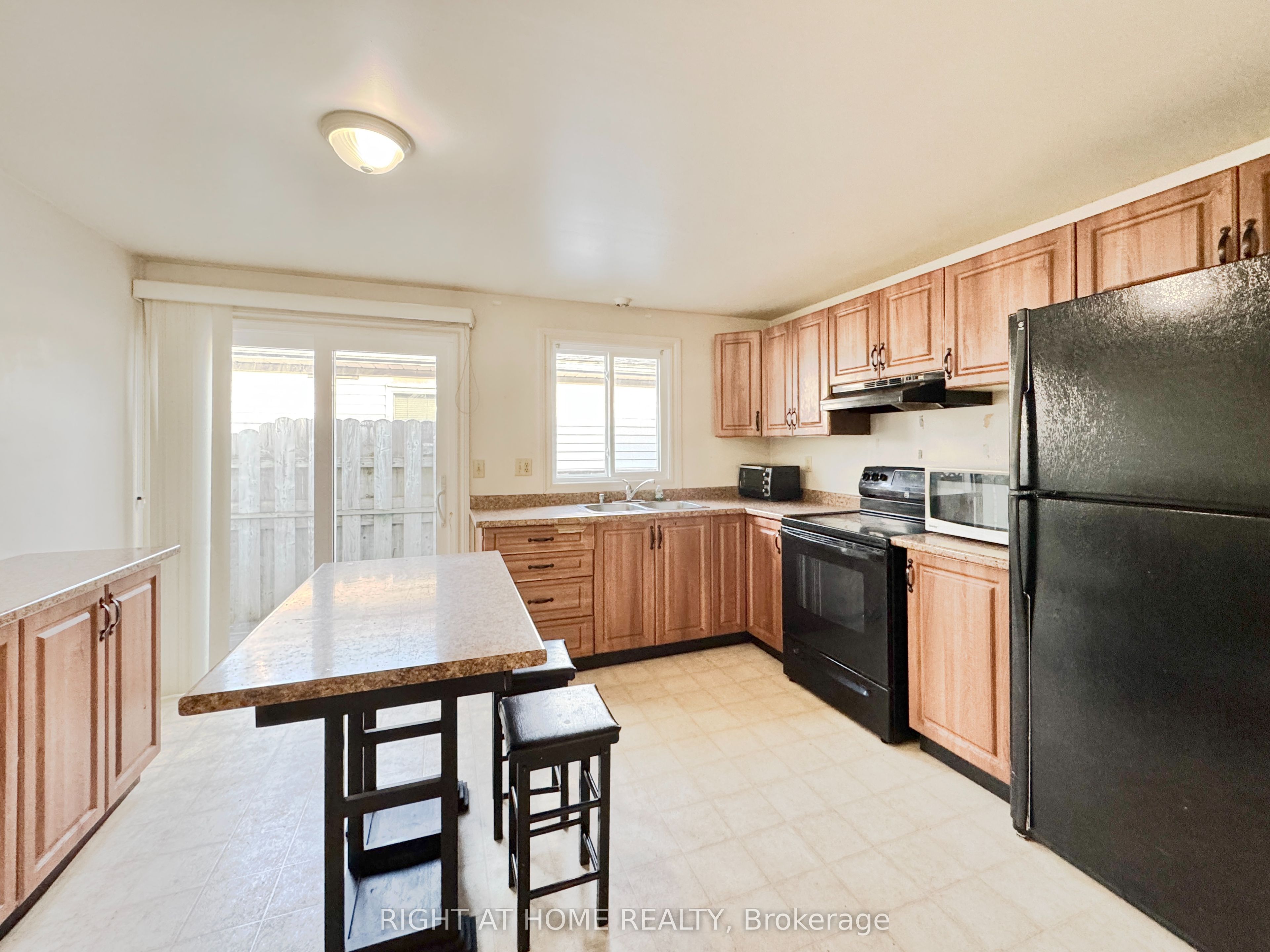 6 Hickling Trail Property Photo 3