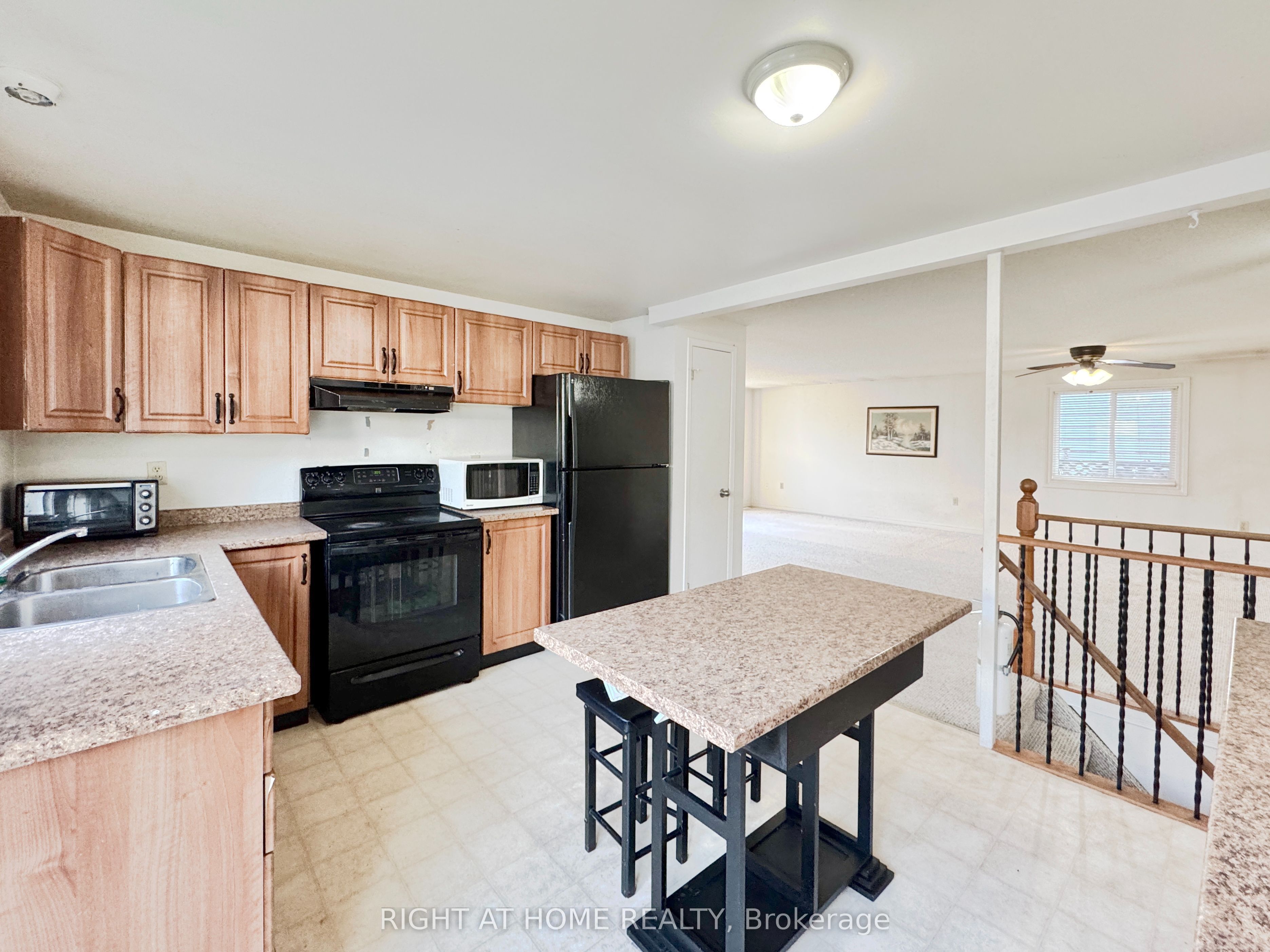 6 Hickling Trail Property Photo 4