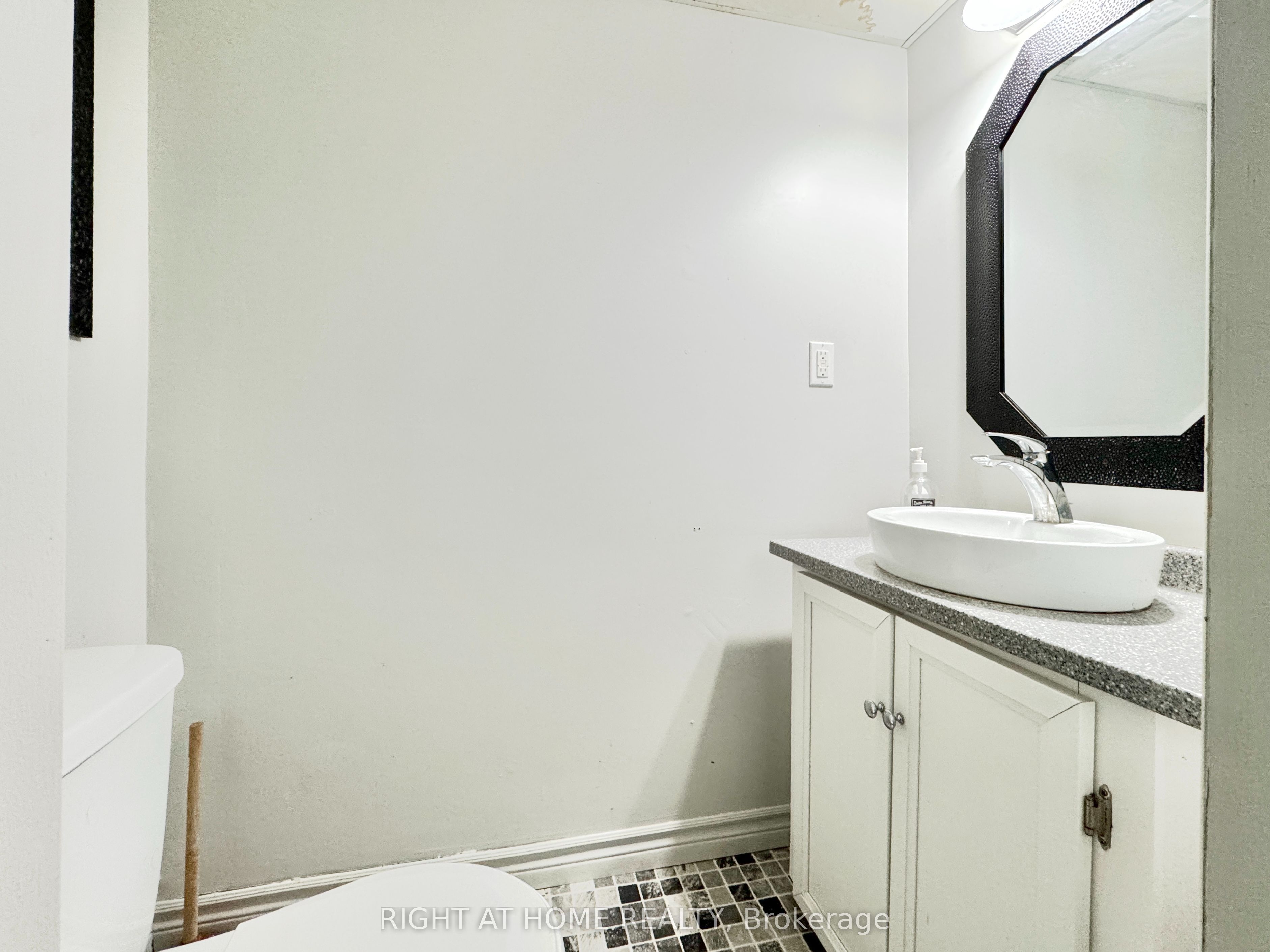 6 Hickling Trail Property Photo 13